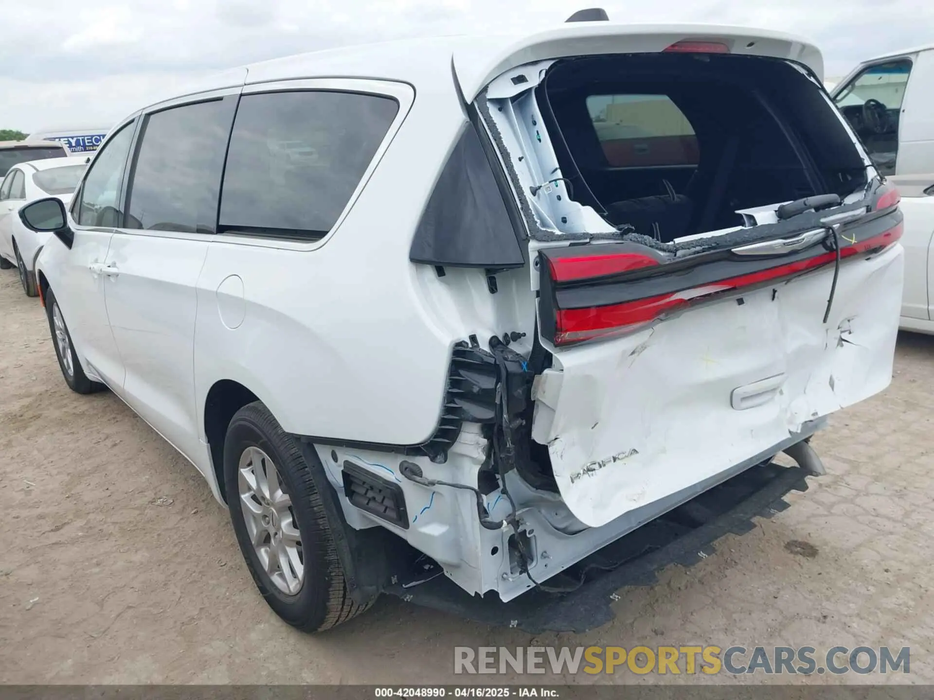 3 Photograph of a damaged car 2C4RC1BG0SR539337 CHRYSLER PACIFICA 2025