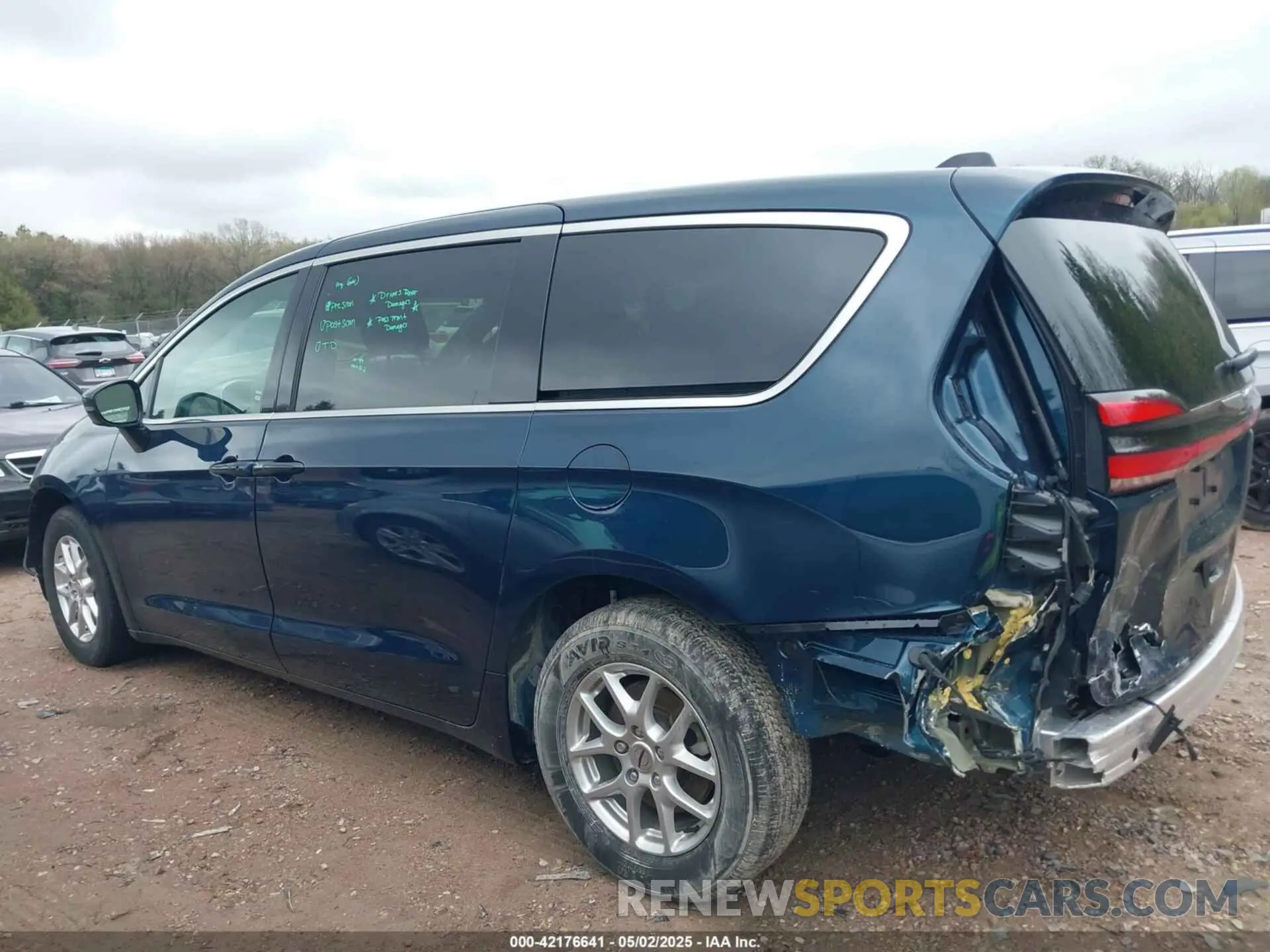 14 Photograph of a damaged car 2C4RC1BG1SR505052 CHRYSLER PACIFICA 2025
