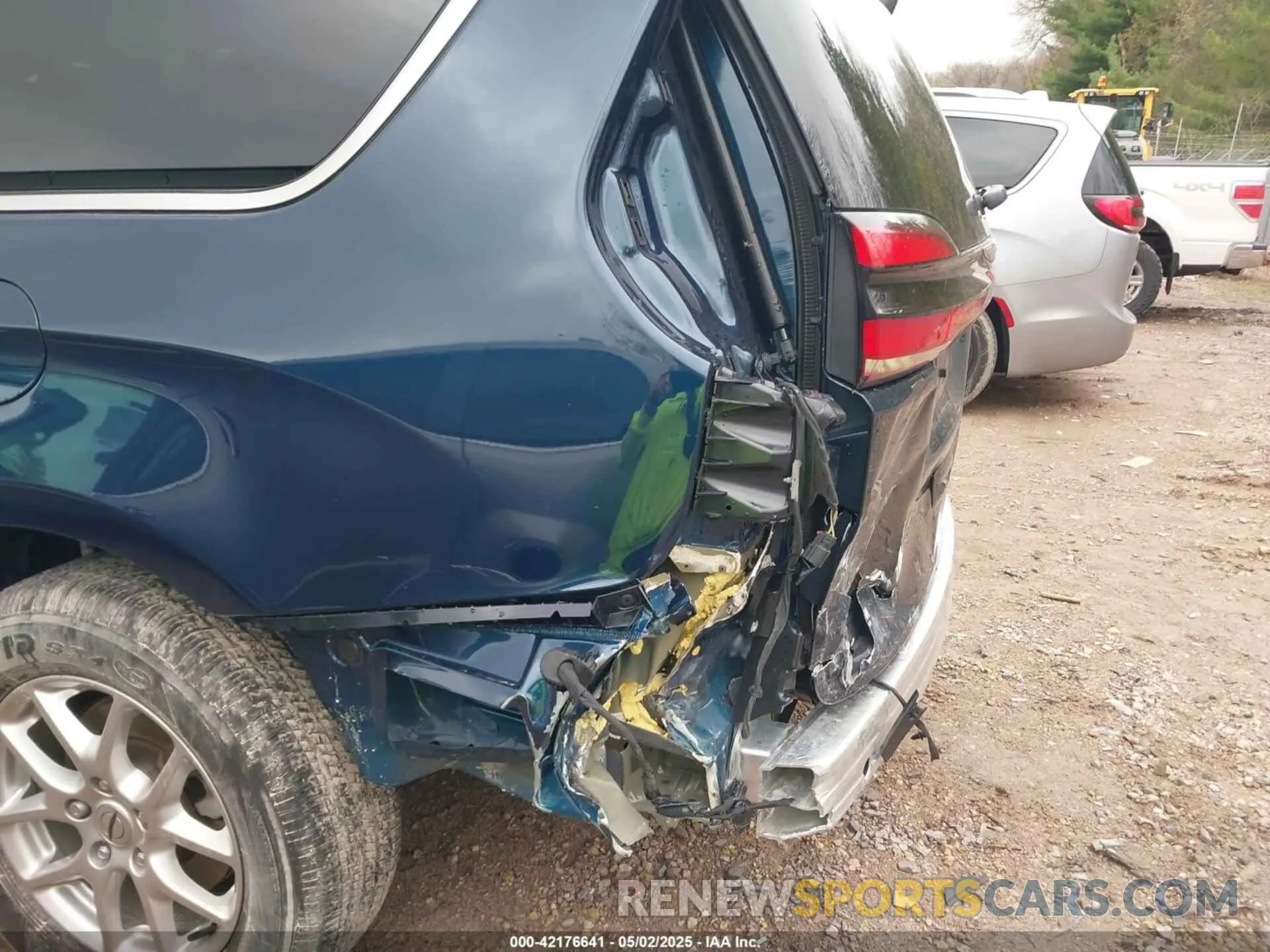 17 Photograph of a damaged car 2C4RC1BG1SR505052 CHRYSLER PACIFICA 2025