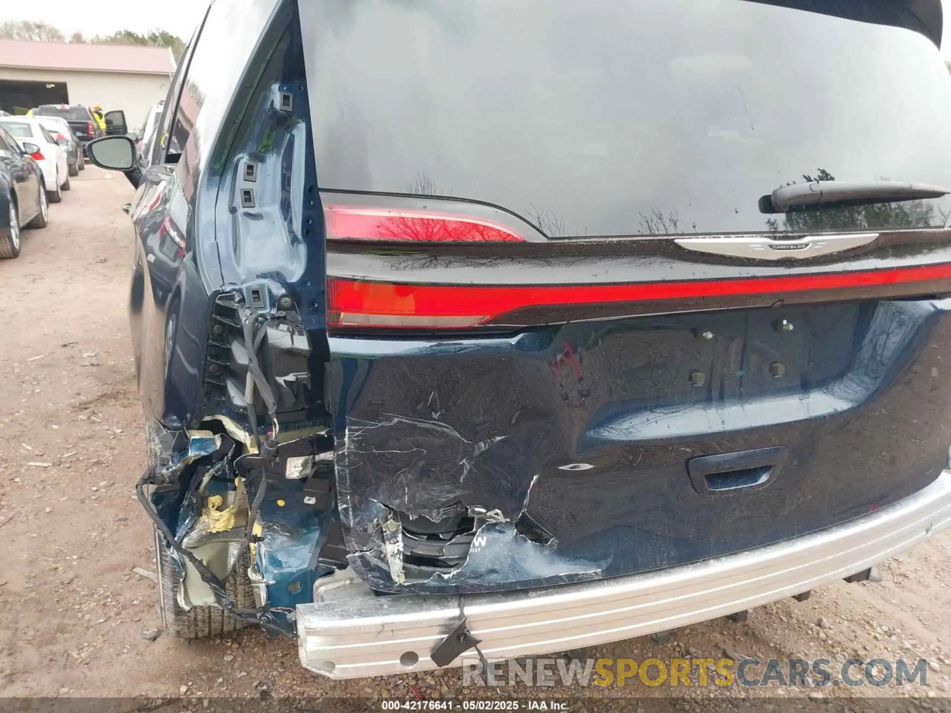 18 Photograph of a damaged car 2C4RC1BG1SR505052 CHRYSLER PACIFICA 2025
