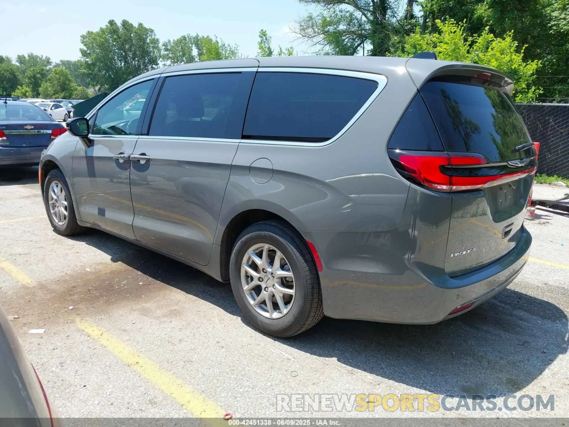 3 Photograph of a damaged car 2C4RC1BG1SR521042 CHRYSLER PACIFICA 2025