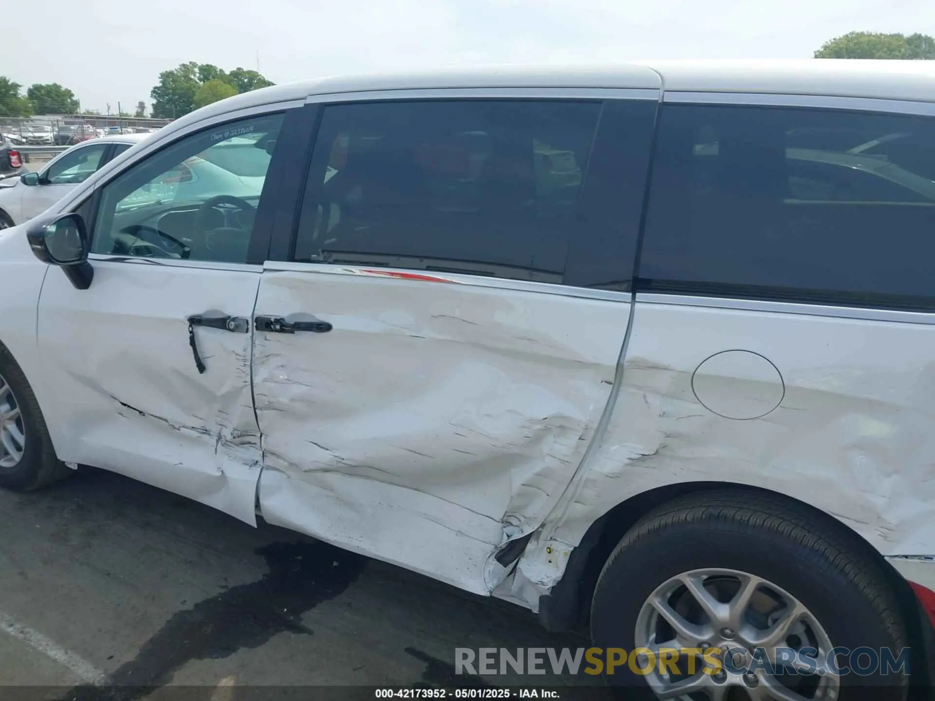 15 Photograph of a damaged car 2C4RC1BG1SR542831 CHRYSLER PACIFICA 2025
