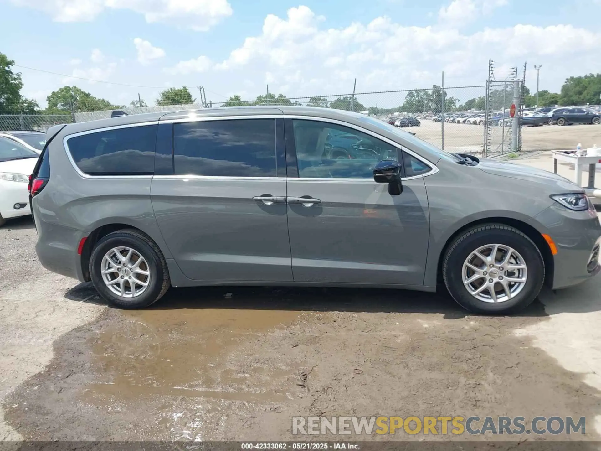 13 Photograph of a damaged car 2C4RC1BG3SR504503 CHRYSLER PACIFICA 2025