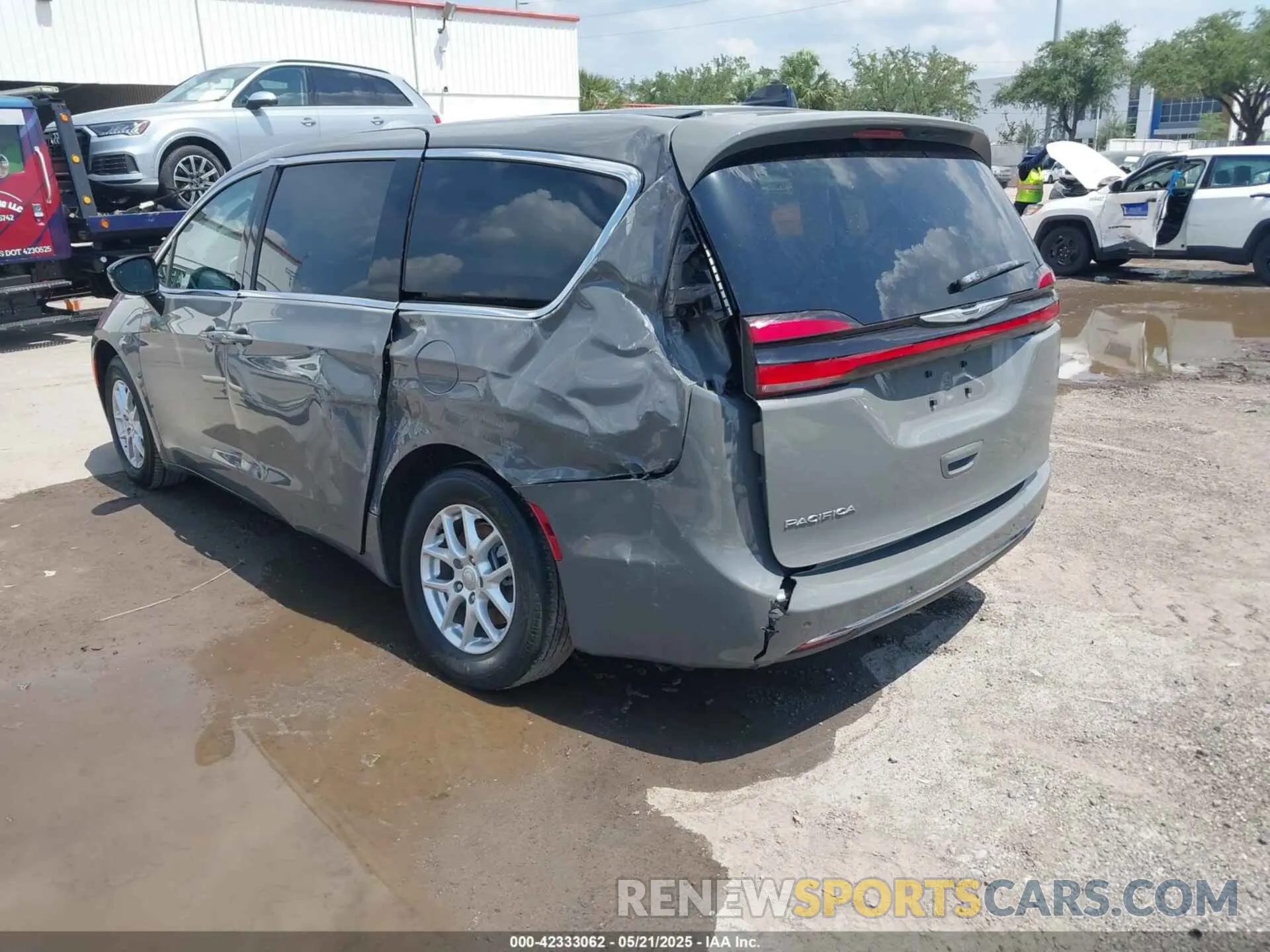3 Photograph of a damaged car 2C4RC1BG3SR504503 CHRYSLER PACIFICA 2025