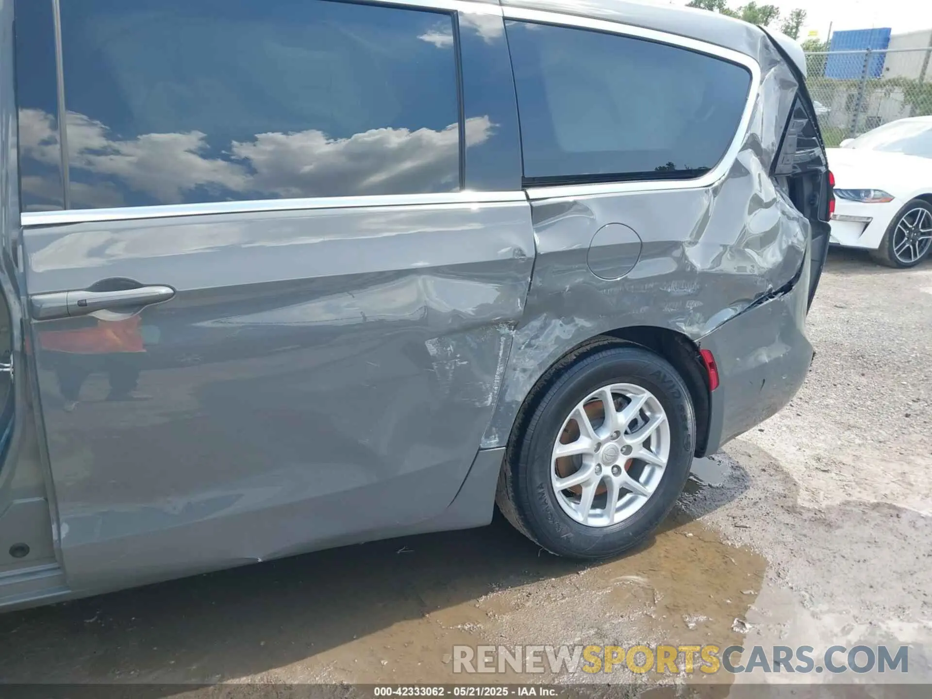 6 Photograph of a damaged car 2C4RC1BG3SR504503 CHRYSLER PACIFICA 2025