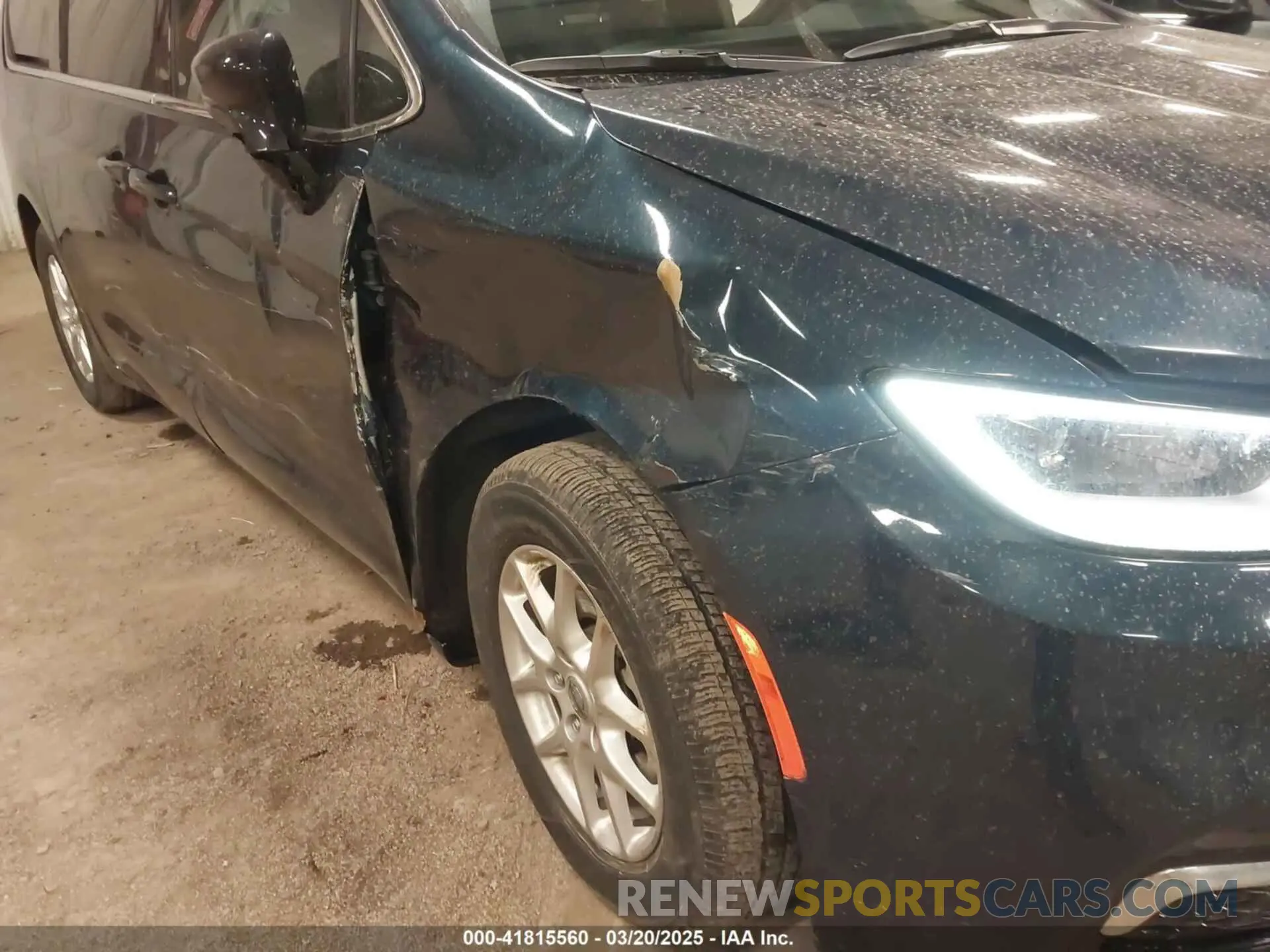 12 Photograph of a damaged car 2C4RC1BG5SR509735 CHRYSLER PACIFICA 2025
