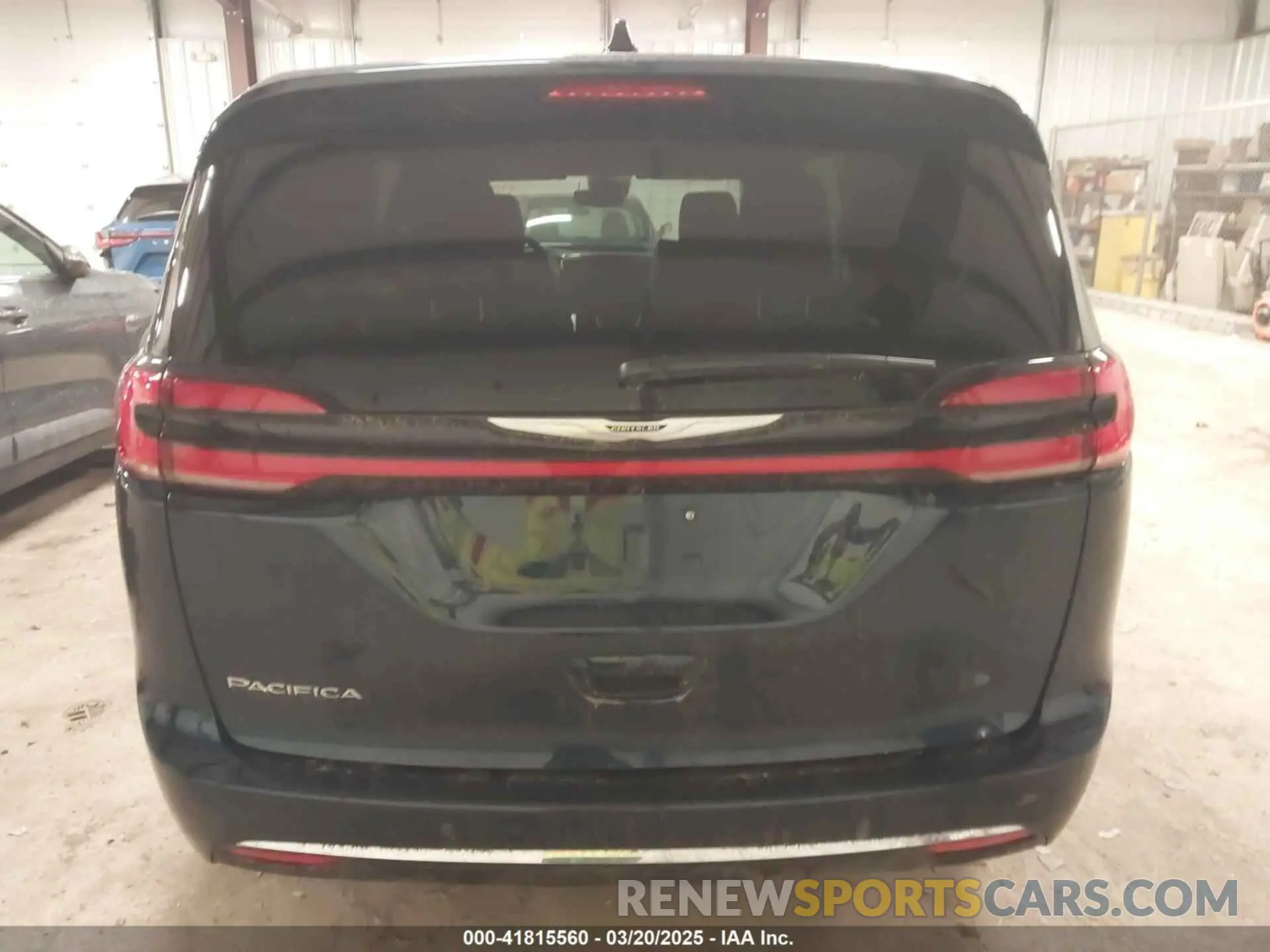 17 Photograph of a damaged car 2C4RC1BG5SR509735 CHRYSLER PACIFICA 2025