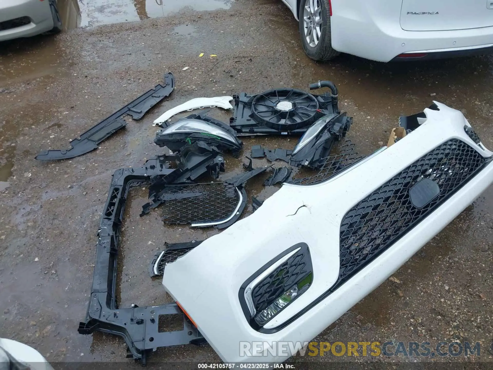 19 Photograph of a damaged car 2C4RC1BG6SR532473 CHRYSLER PACIFICA 2025
