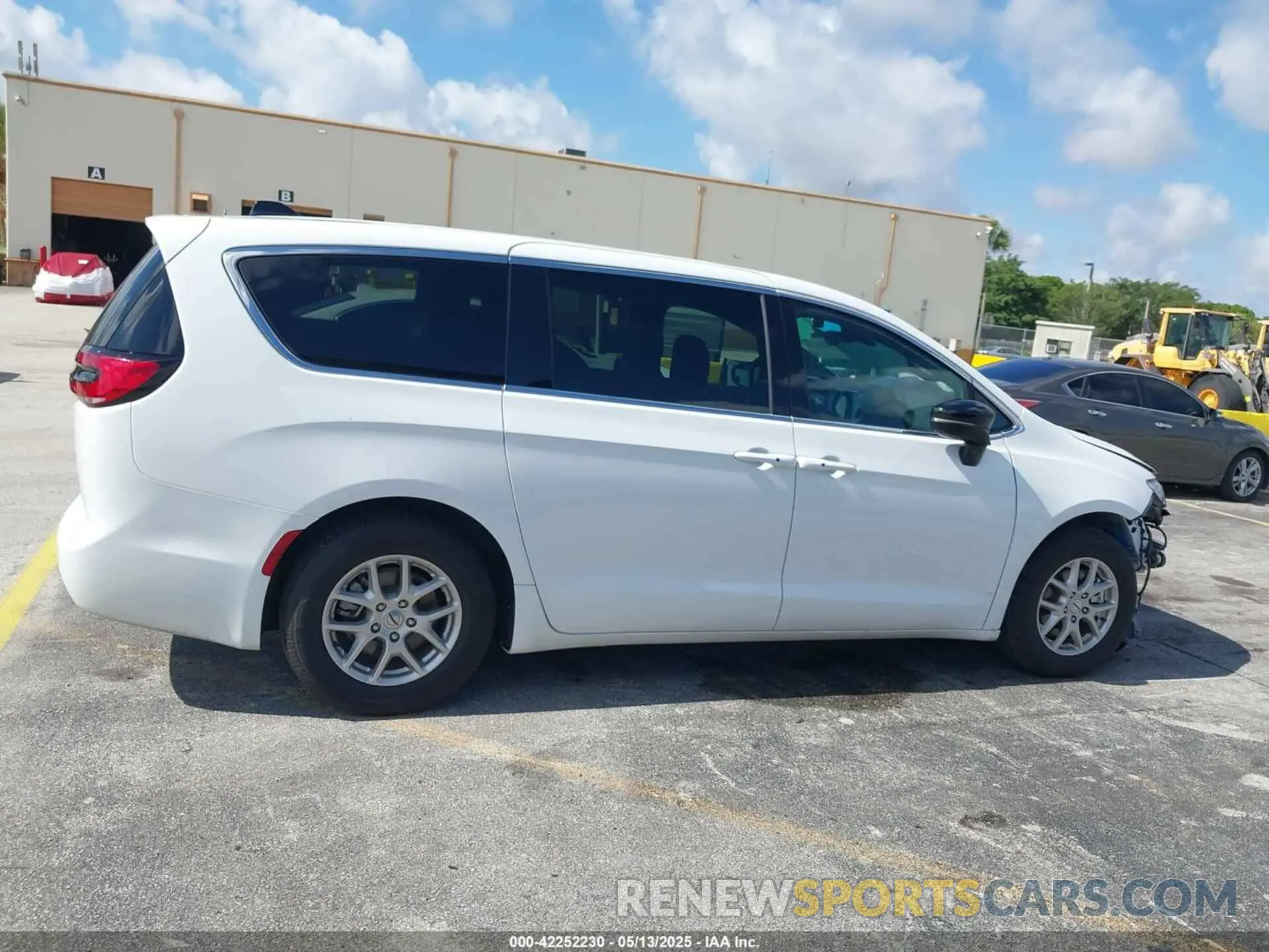 14 Photograph of a damaged car 2C4RC1BG7SR531770 CHRYSLER PACIFICA 2025