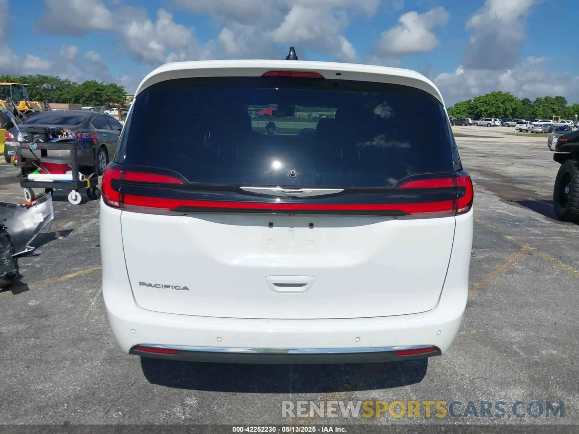 17 Photograph of a damaged car 2C4RC1BG7SR531770 CHRYSLER PACIFICA 2025