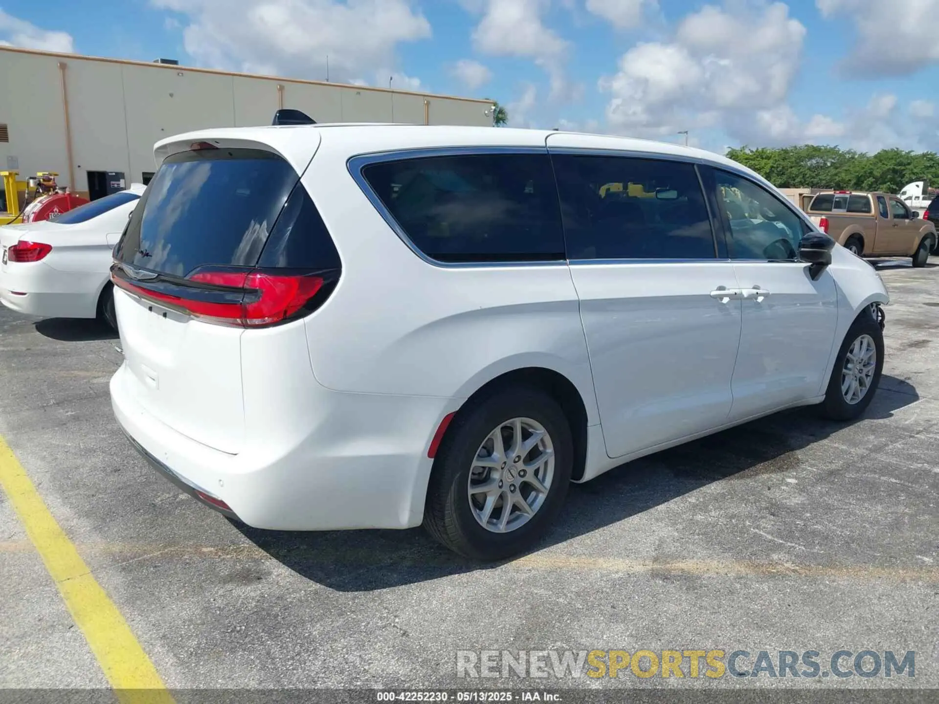4 Photograph of a damaged car 2C4RC1BG7SR531770 CHRYSLER PACIFICA 2025
