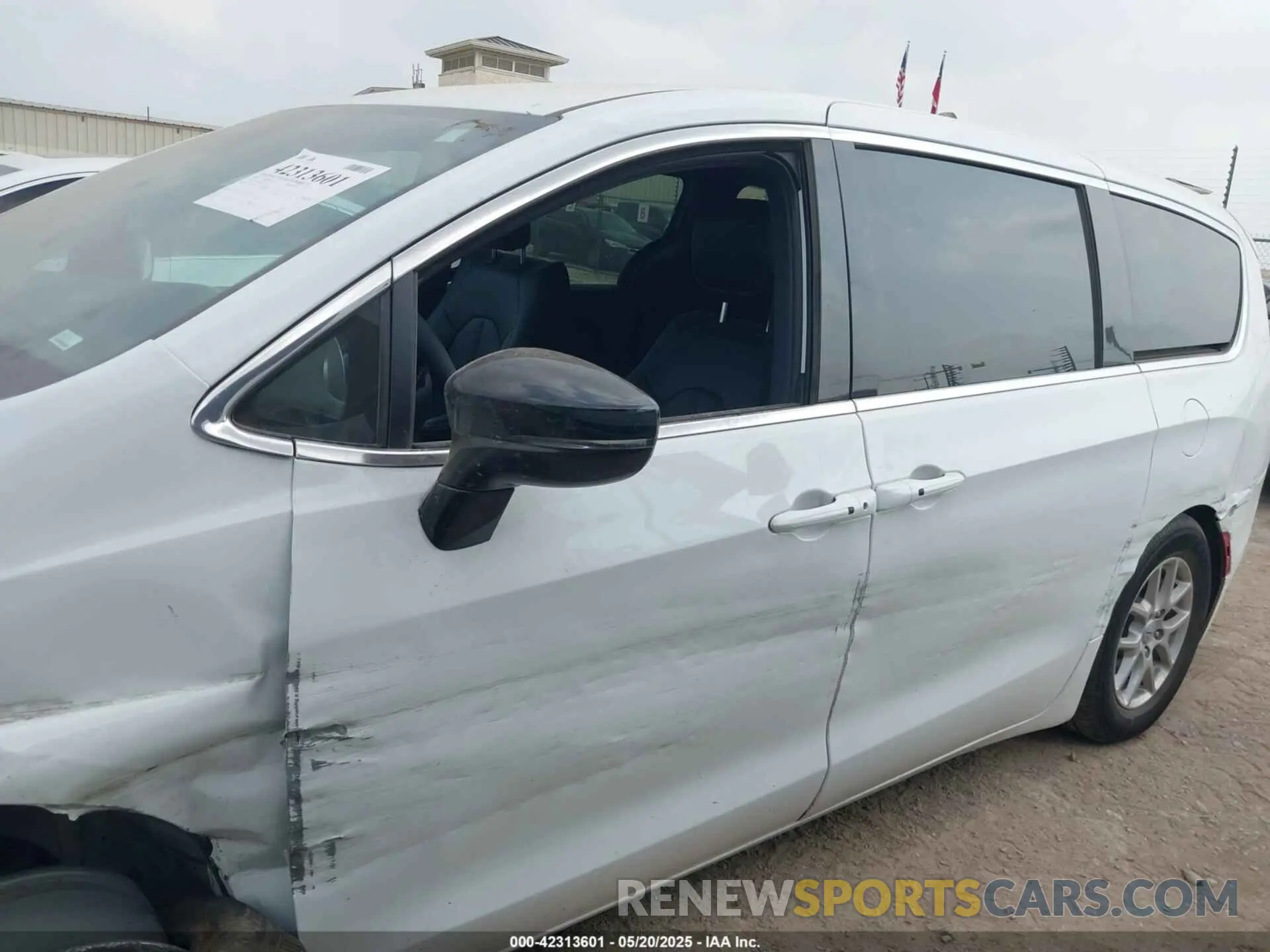 14 Photograph of a damaged car 2C4RC1BG7SR555258 CHRYSLER PACIFICA 2025