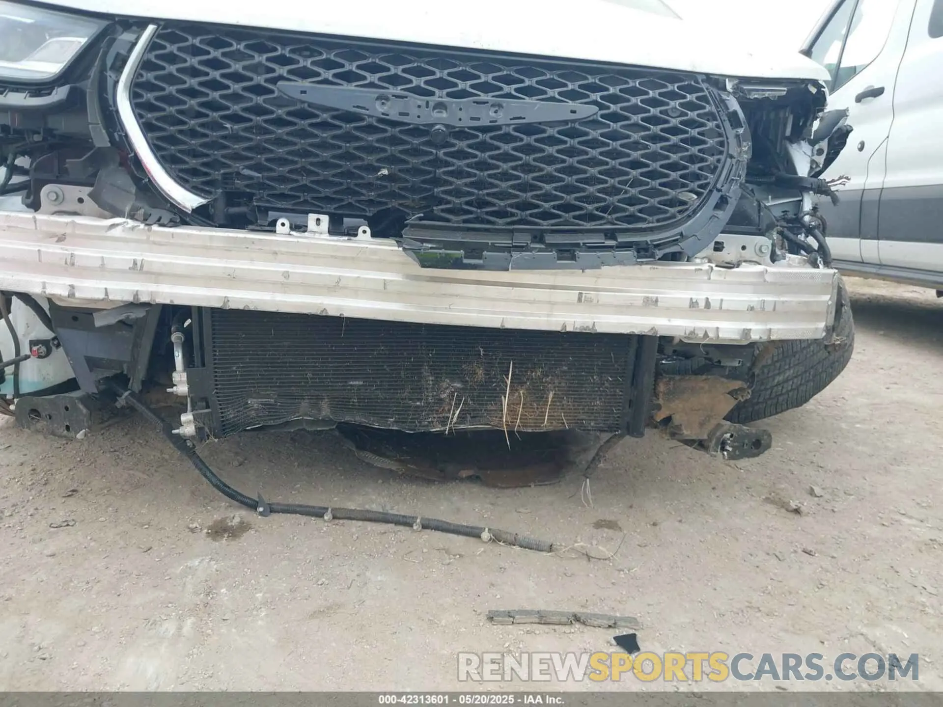 17 Photograph of a damaged car 2C4RC1BG7SR555258 CHRYSLER PACIFICA 2025