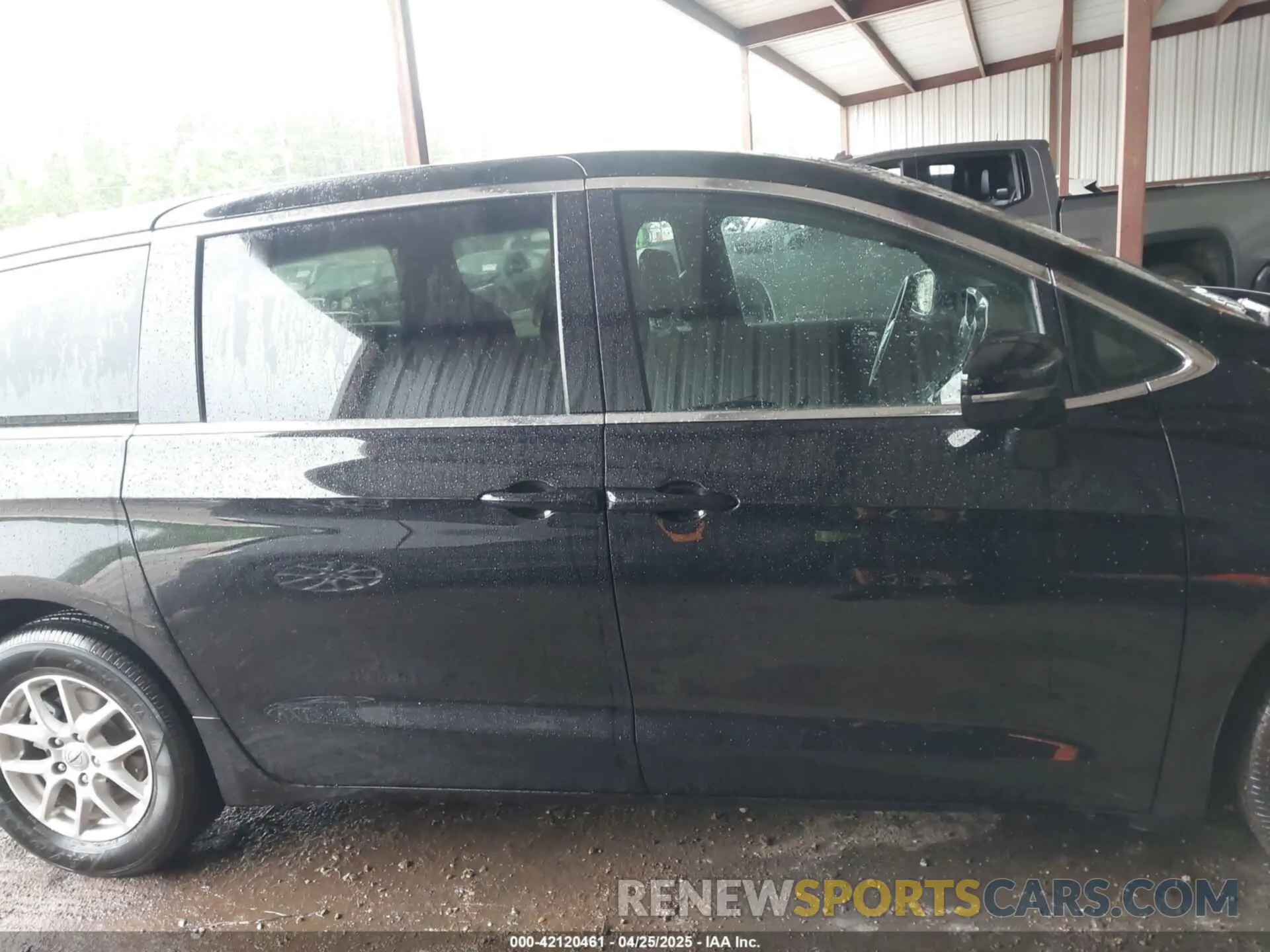 14 Photograph of a damaged car 2C4RC1BG8SR548335 CHRYSLER PACIFICA 2025