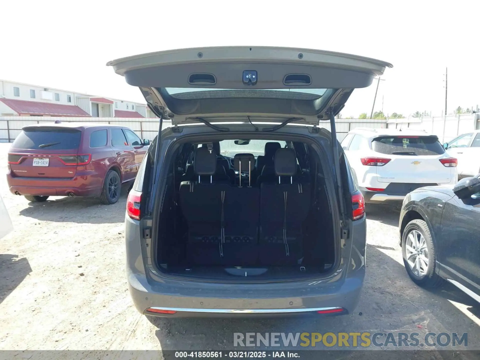 12 Фотография поврежденного автомобиля 2C4RC1BGXSR520567 CHRYSLER PACIFICA 2025