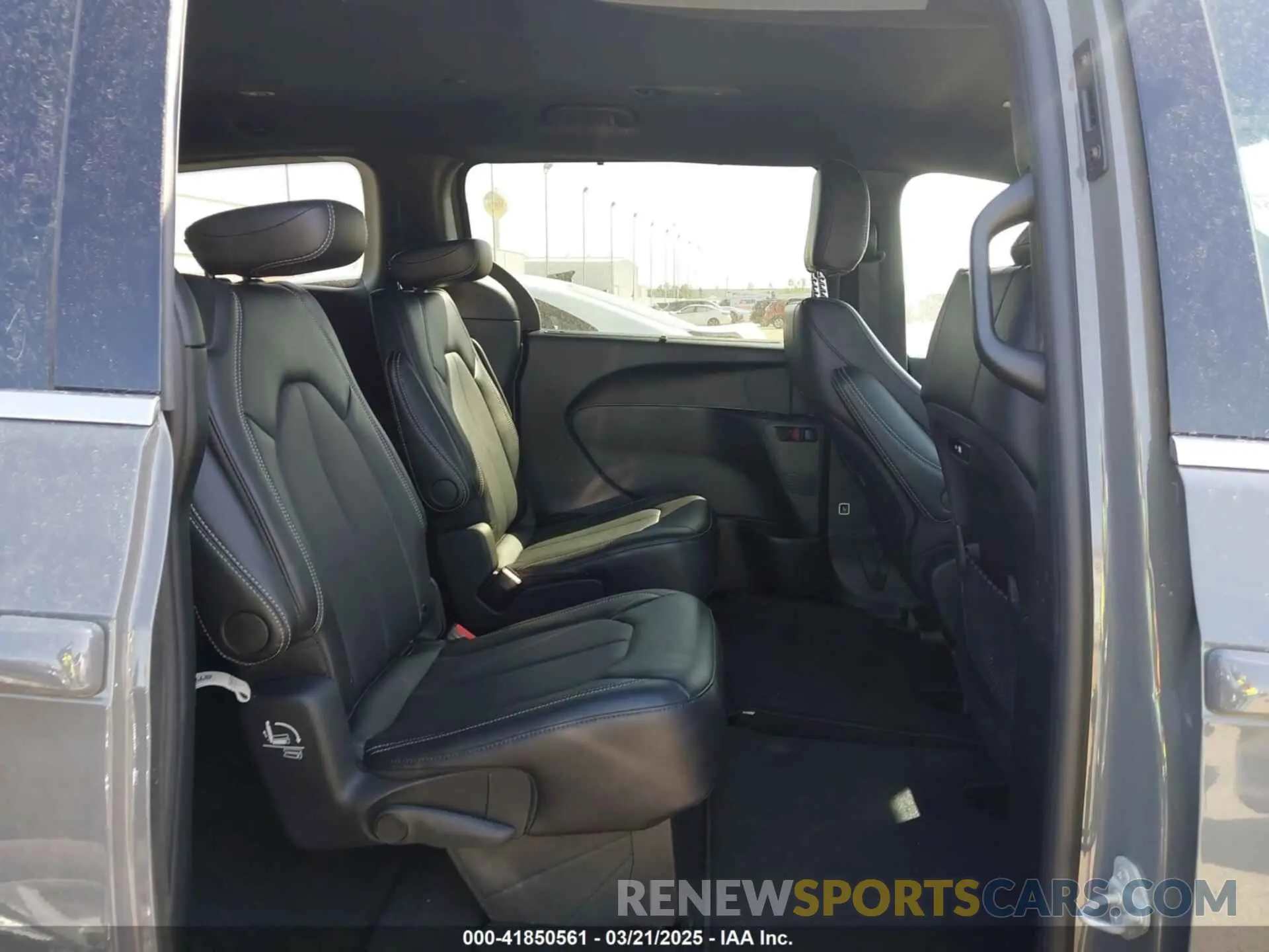 8 Фотография поврежденного автомобиля 2C4RC1BGXSR520567 CHRYSLER PACIFICA 2025
