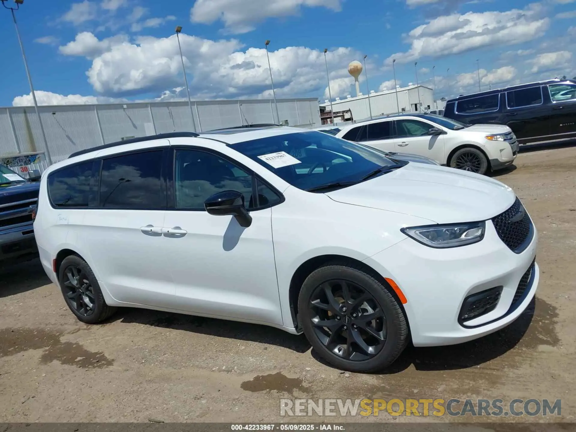 13 Photograph of a damaged car 2C4RC1GG3SR520158 CHRYSLER PACIFICA 2025