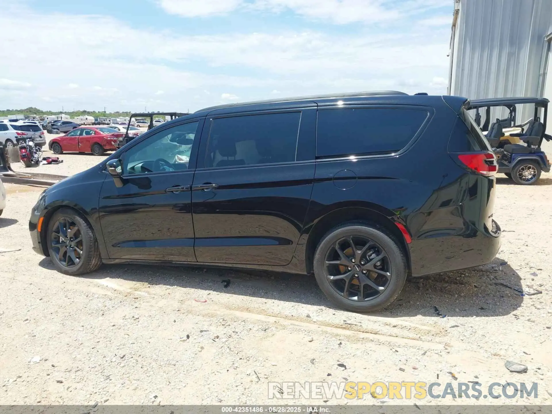 15 Photograph of a damaged car 2C4RC1GG5SR515673 CHRYSLER PACIFICA 2025