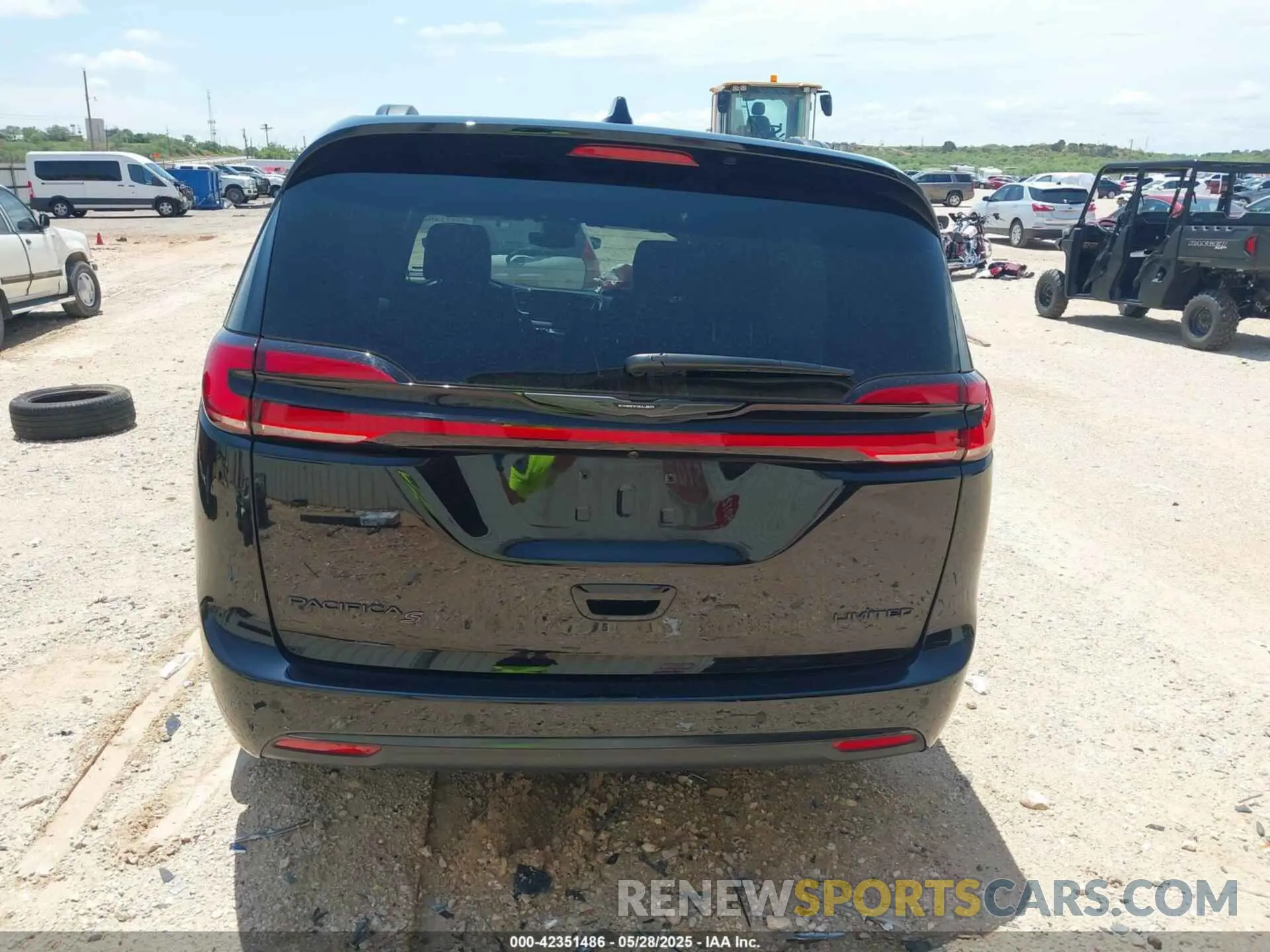 17 Photograph of a damaged car 2C4RC1GG5SR515673 CHRYSLER PACIFICA 2025