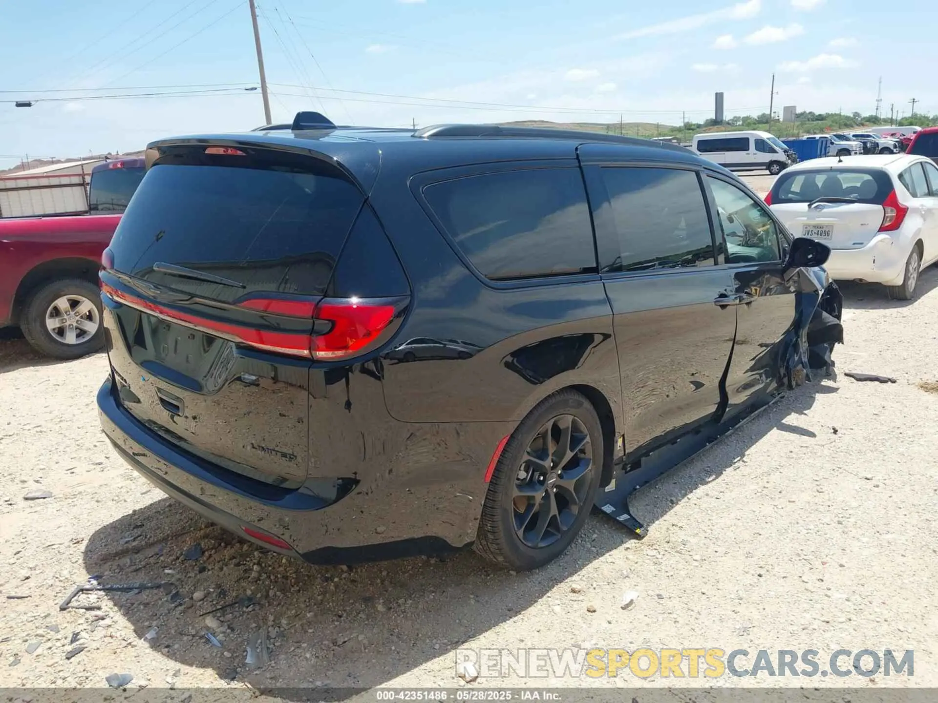 4 Photograph of a damaged car 2C4RC1GG5SR515673 CHRYSLER PACIFICA 2025
