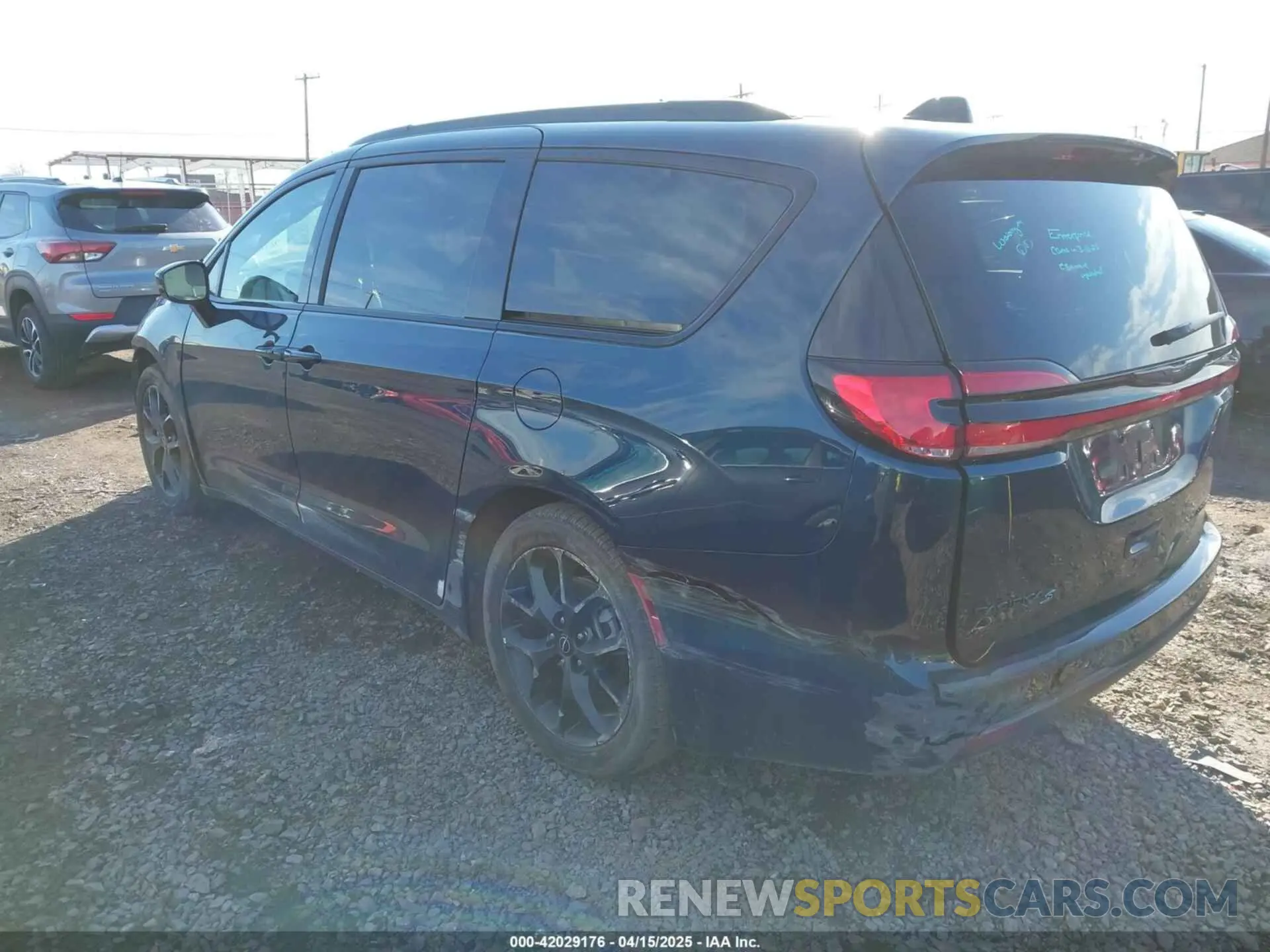3 Photograph of a damaged car 2C4RC1GG6SR548679 CHRYSLER PACIFICA 2025
