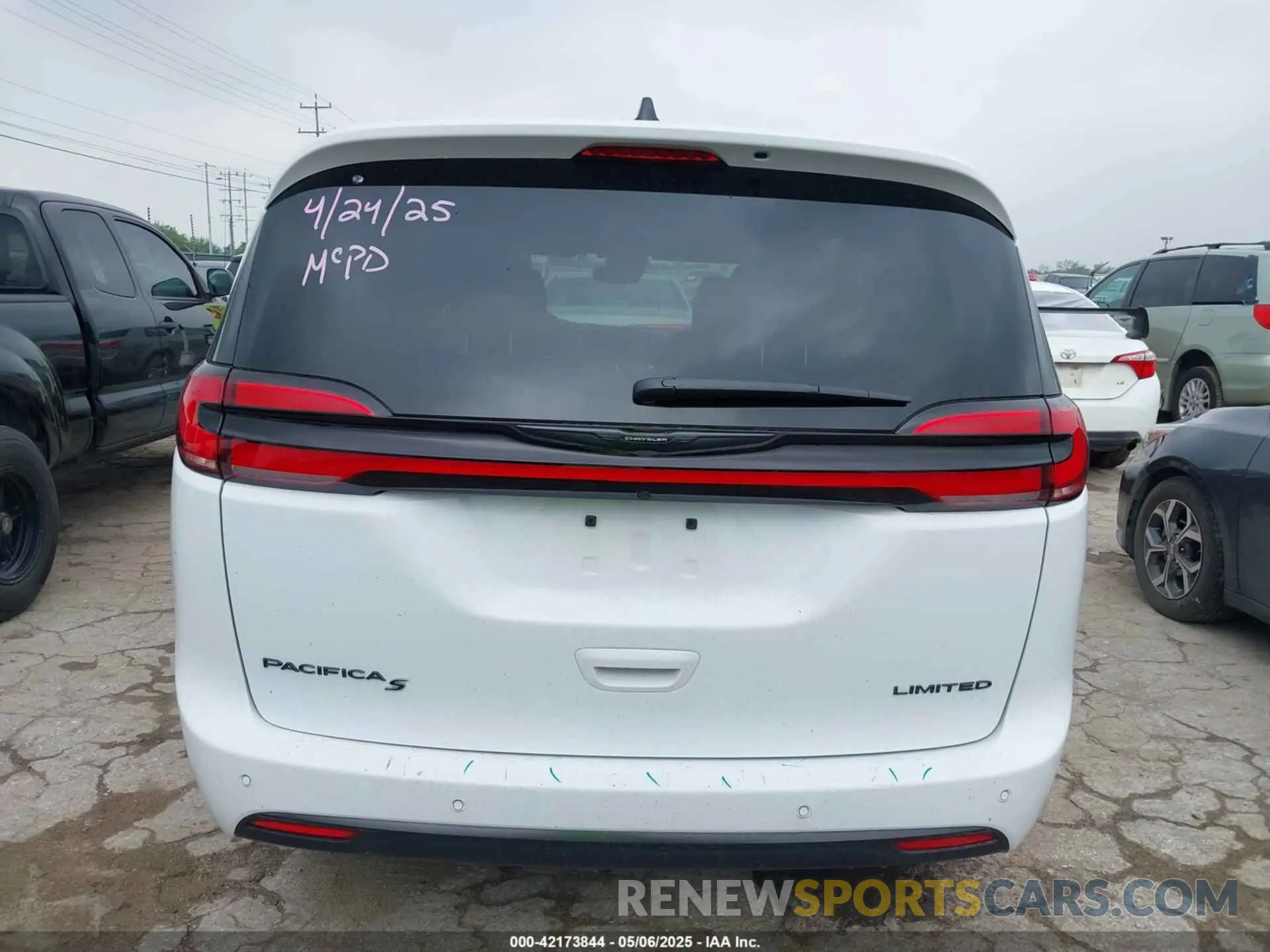 16 Photograph of a damaged car 2C4RC1GG7SR520356 CHRYSLER PACIFICA 2025