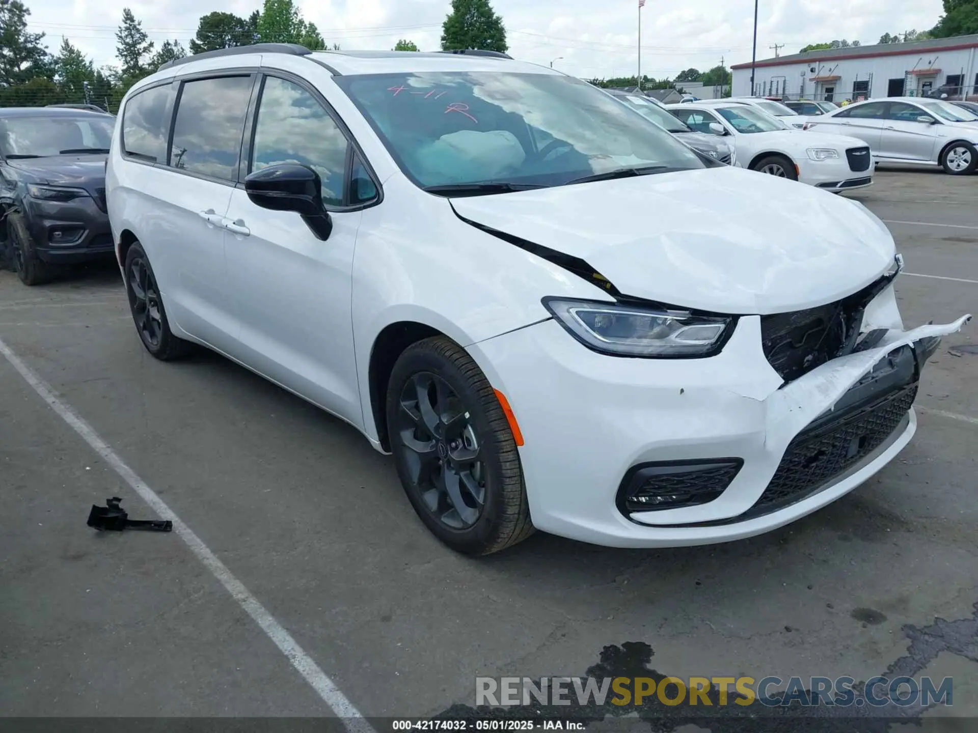 1 Photograph of a damaged car 2C4RC1GG7SR569489 CHRYSLER PACIFICA 2025