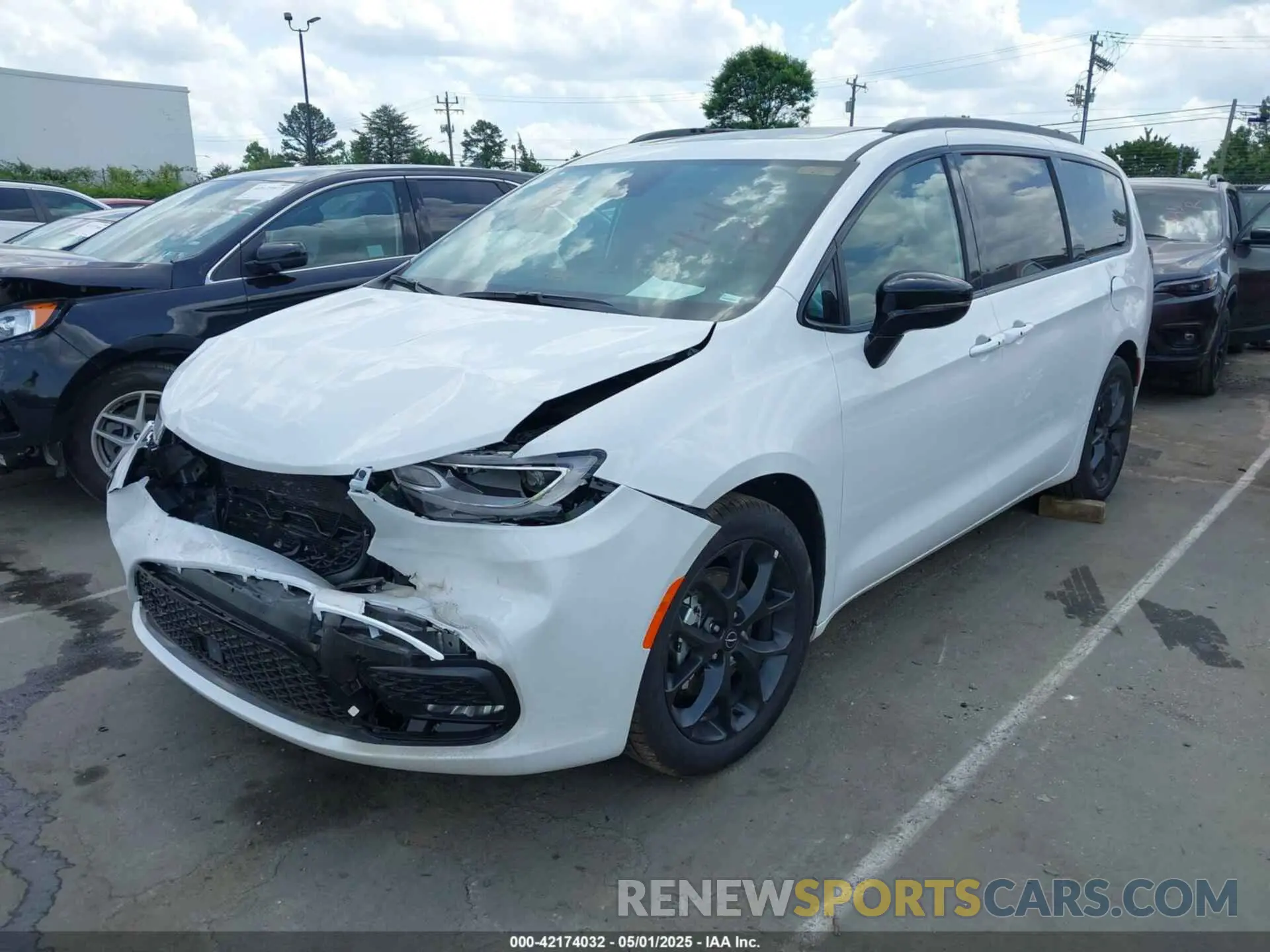 2 Photograph of a damaged car 2C4RC1GG7SR569489 CHRYSLER PACIFICA 2025
