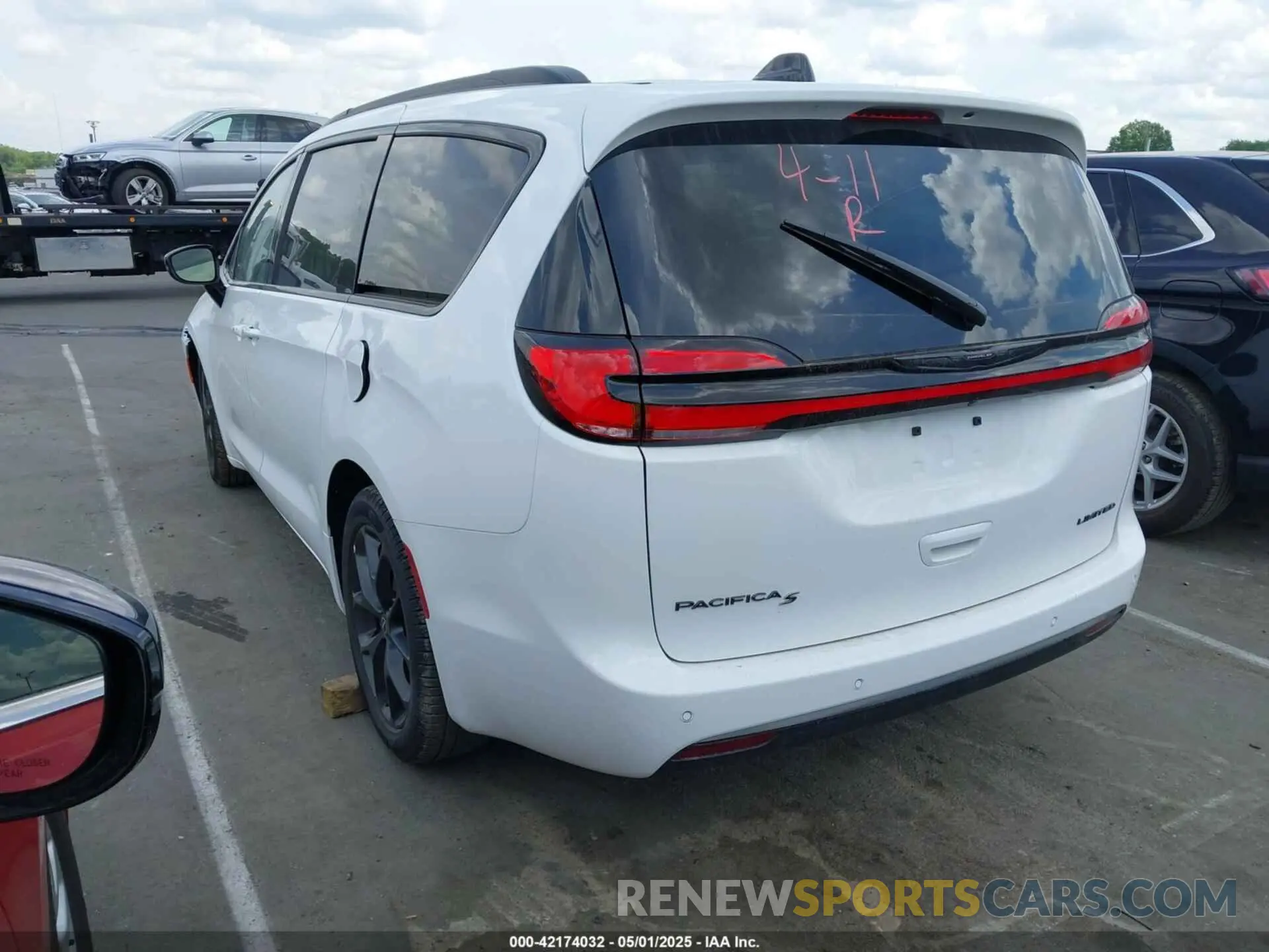 3 Photograph of a damaged car 2C4RC1GG7SR569489 CHRYSLER PACIFICA 2025