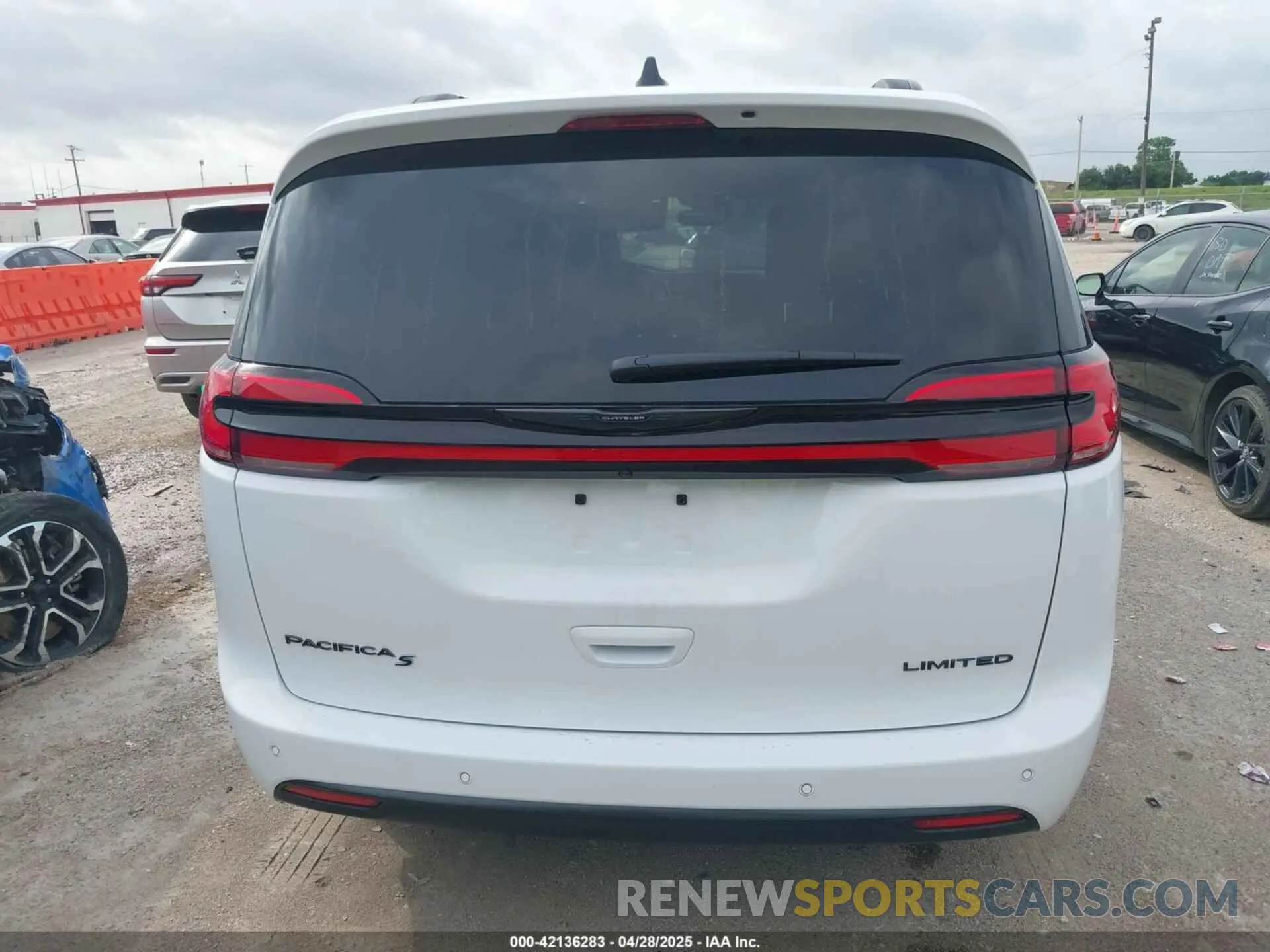 16 Photograph of a damaged car 2C4RC1GG9SR568974 CHRYSLER PACIFICA 2025
