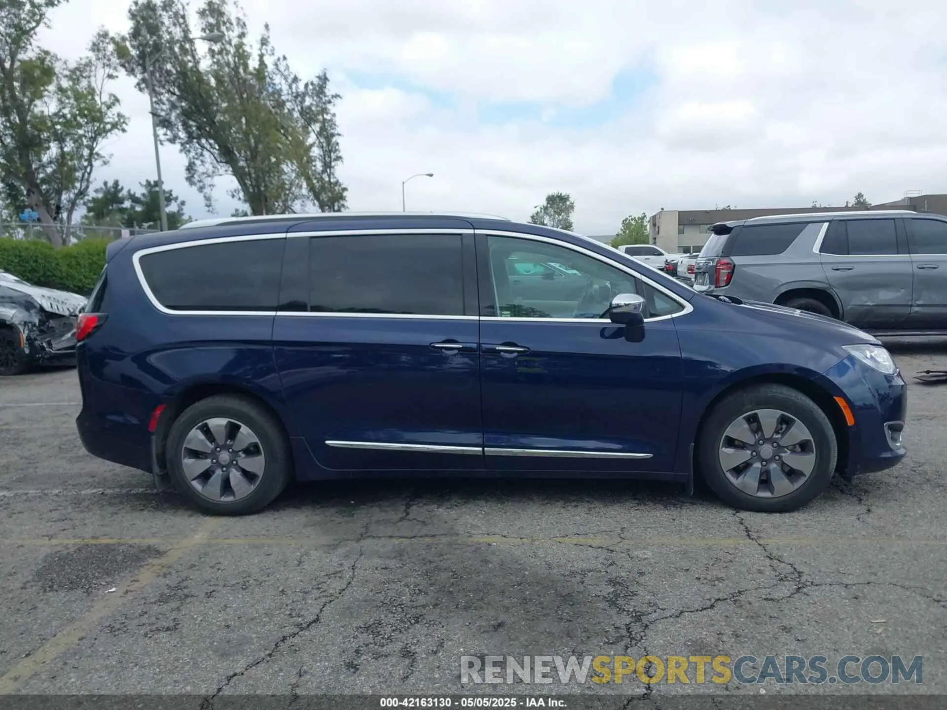13 Photograph of a damaged car 2C4RC1N73KR668765 CHRYSLER PACIFICA HYBRID 2019