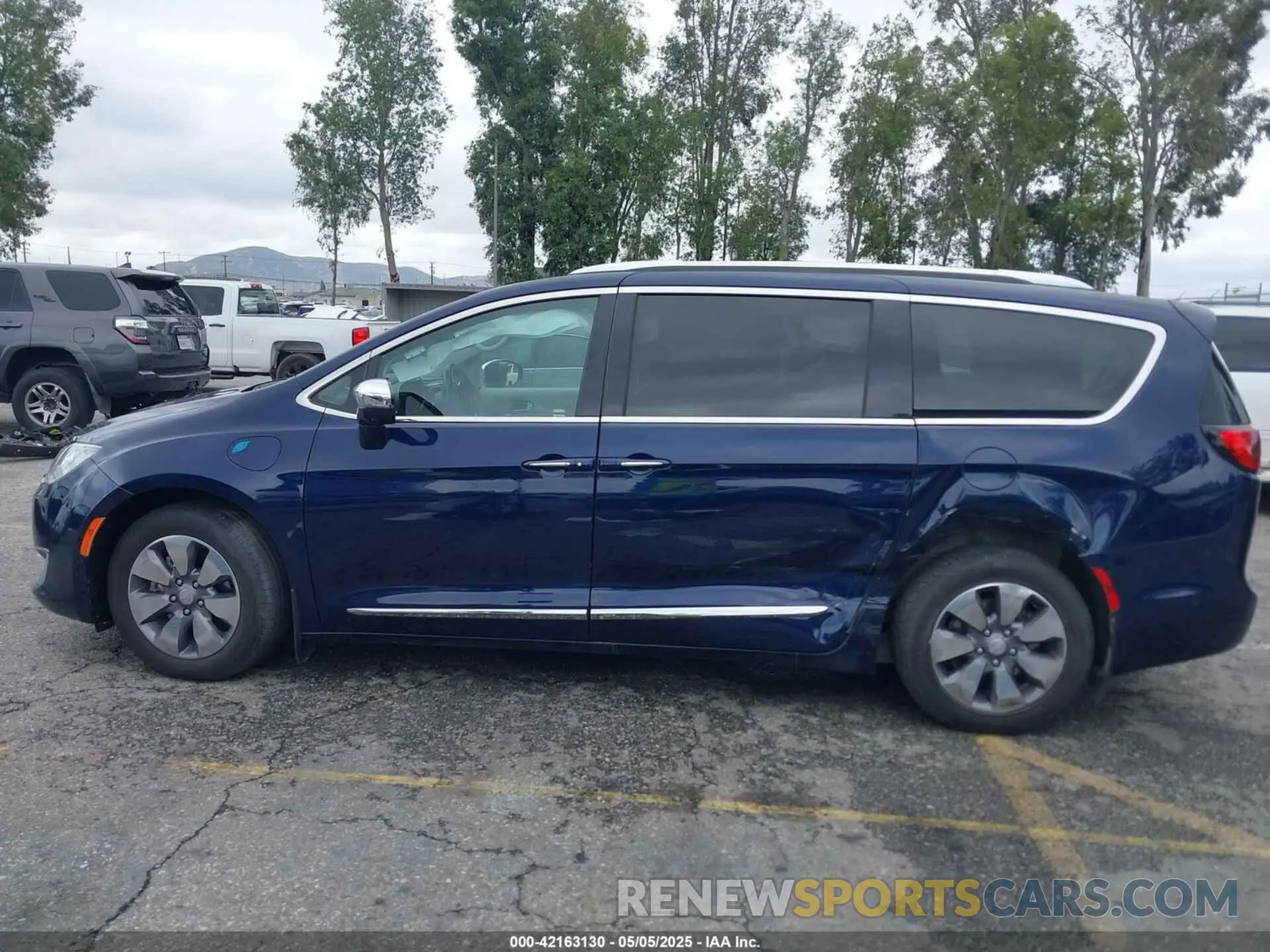 14 Photograph of a damaged car 2C4RC1N73KR668765 CHRYSLER PACIFICA HYBRID 2019