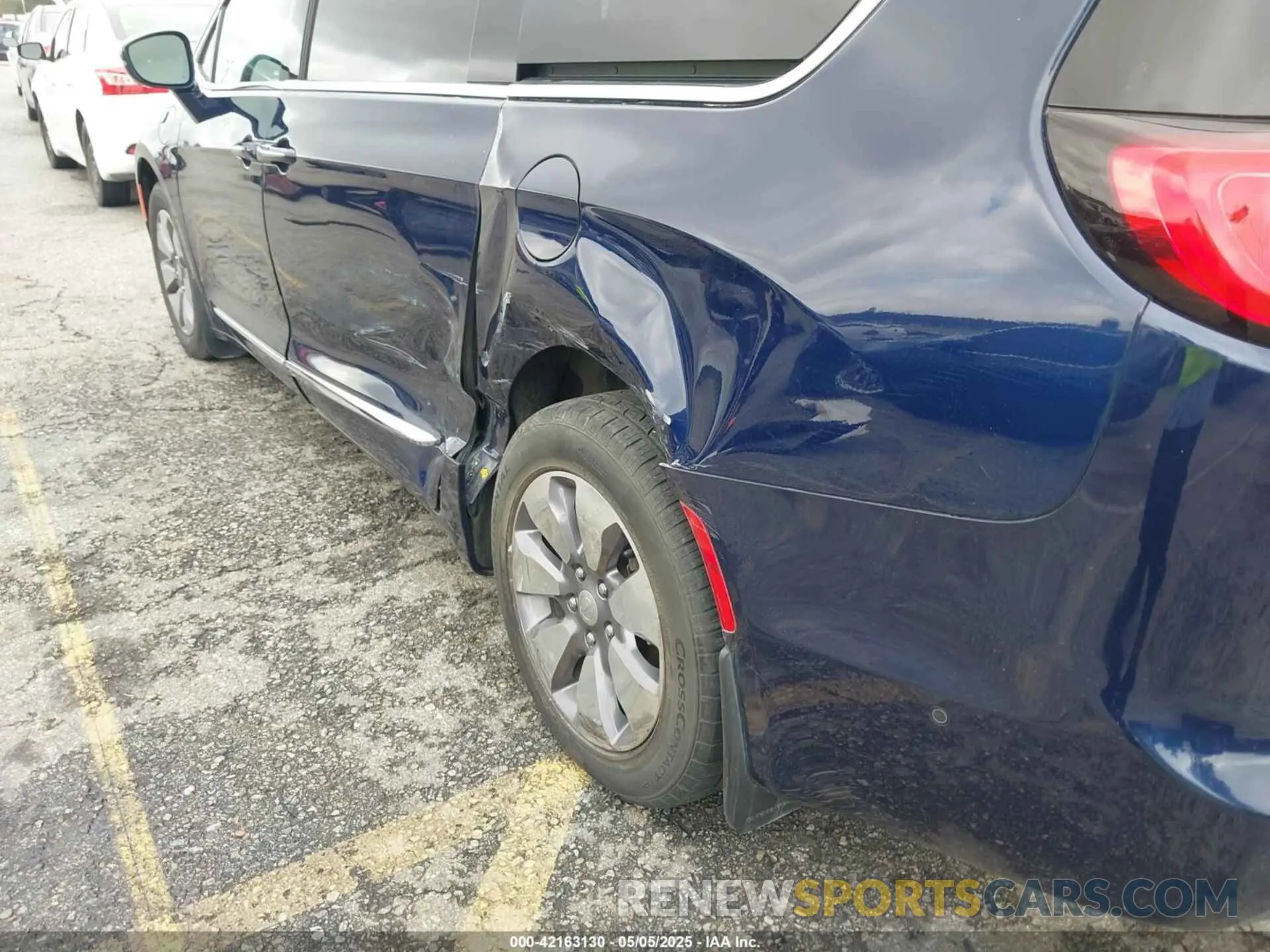 17 Photograph of a damaged car 2C4RC1N73KR668765 CHRYSLER PACIFICA HYBRID 2019