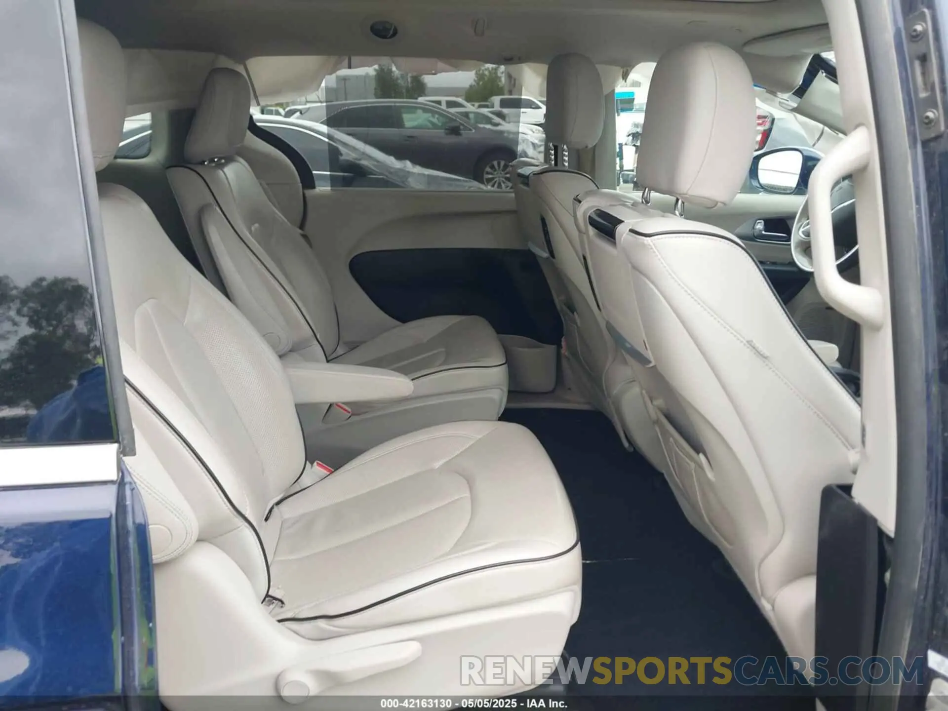 8 Photograph of a damaged car 2C4RC1N73KR668765 CHRYSLER PACIFICA HYBRID 2019