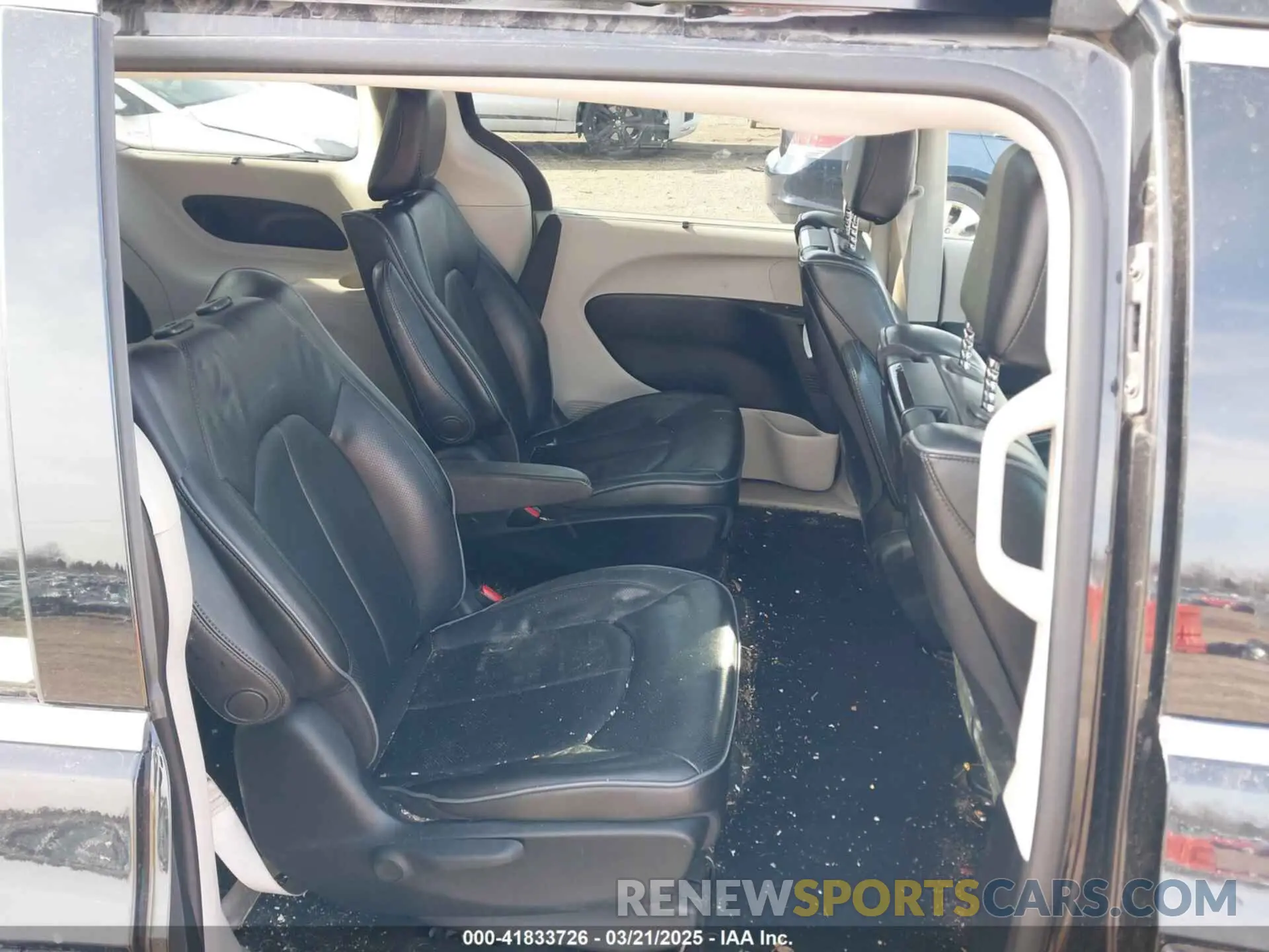 8 Photograph of a damaged car 2C4RC1N75KR500240 CHRYSLER PACIFICA HYBRID 2019