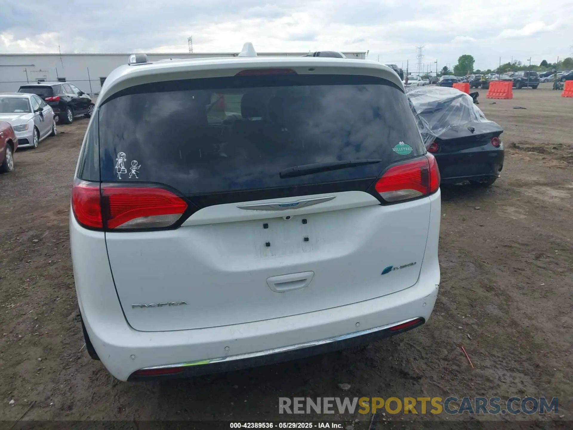 15 Photograph of a damaged car 2C4RC1N70LR173649 CHRYSLER PACIFICA HYBRID 2020