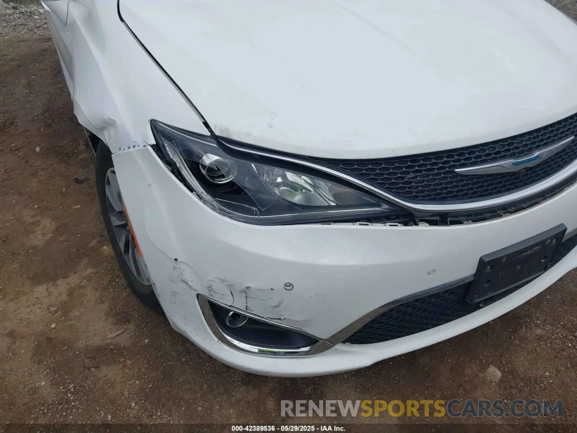 17 Photograph of a damaged car 2C4RC1N70LR173649 CHRYSLER PACIFICA HYBRID 2020