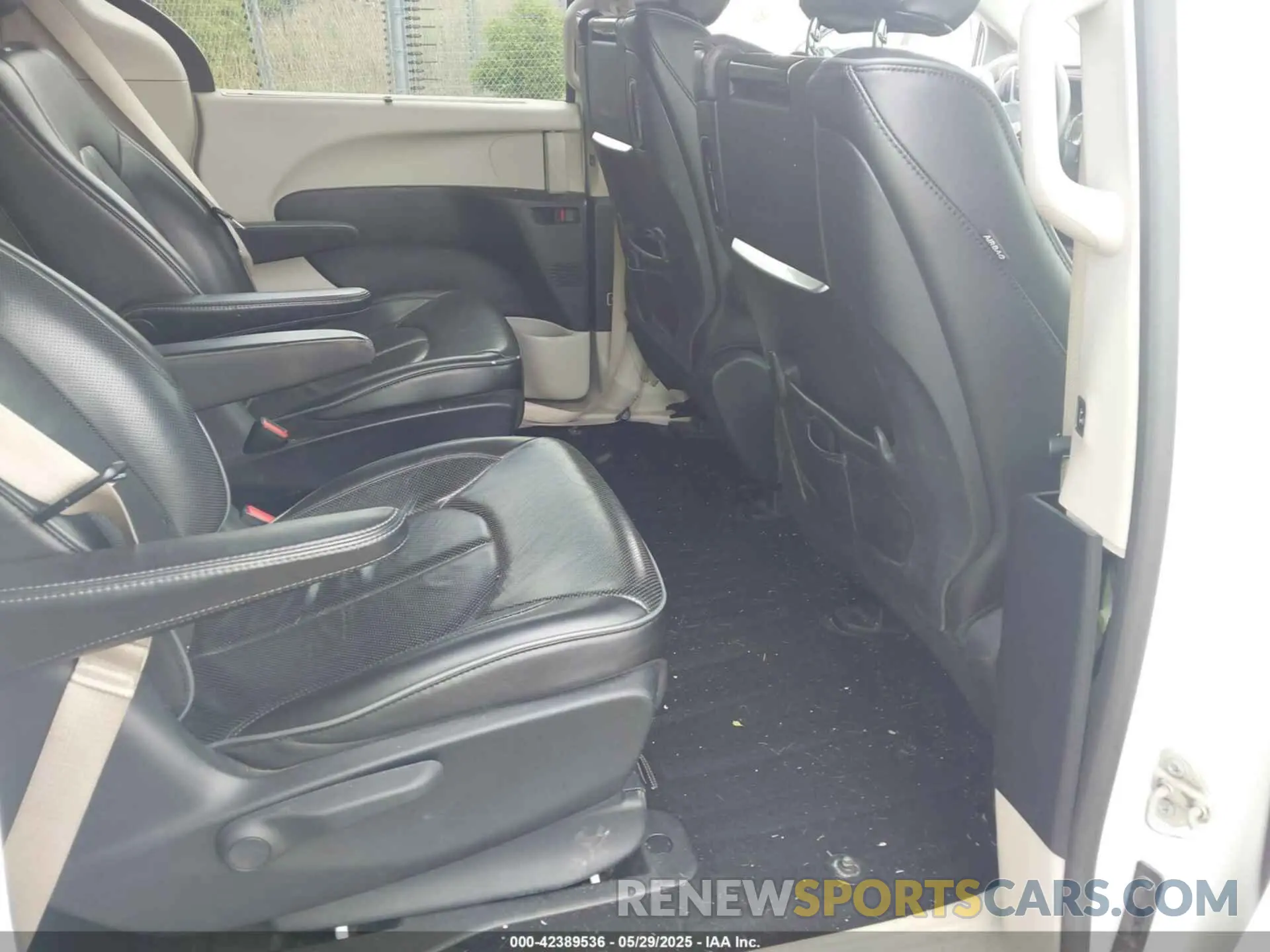 8 Photograph of a damaged car 2C4RC1N70LR173649 CHRYSLER PACIFICA HYBRID 2020
