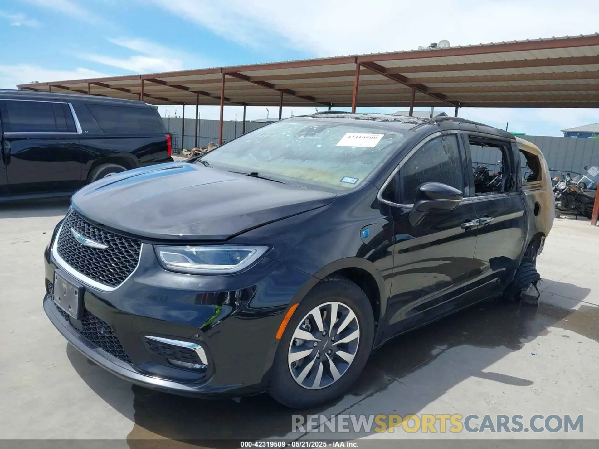 2 Photograph of a damaged car 2C4RC1L70MR522460 CHRYSLER PACIFICA HYBRID 2021