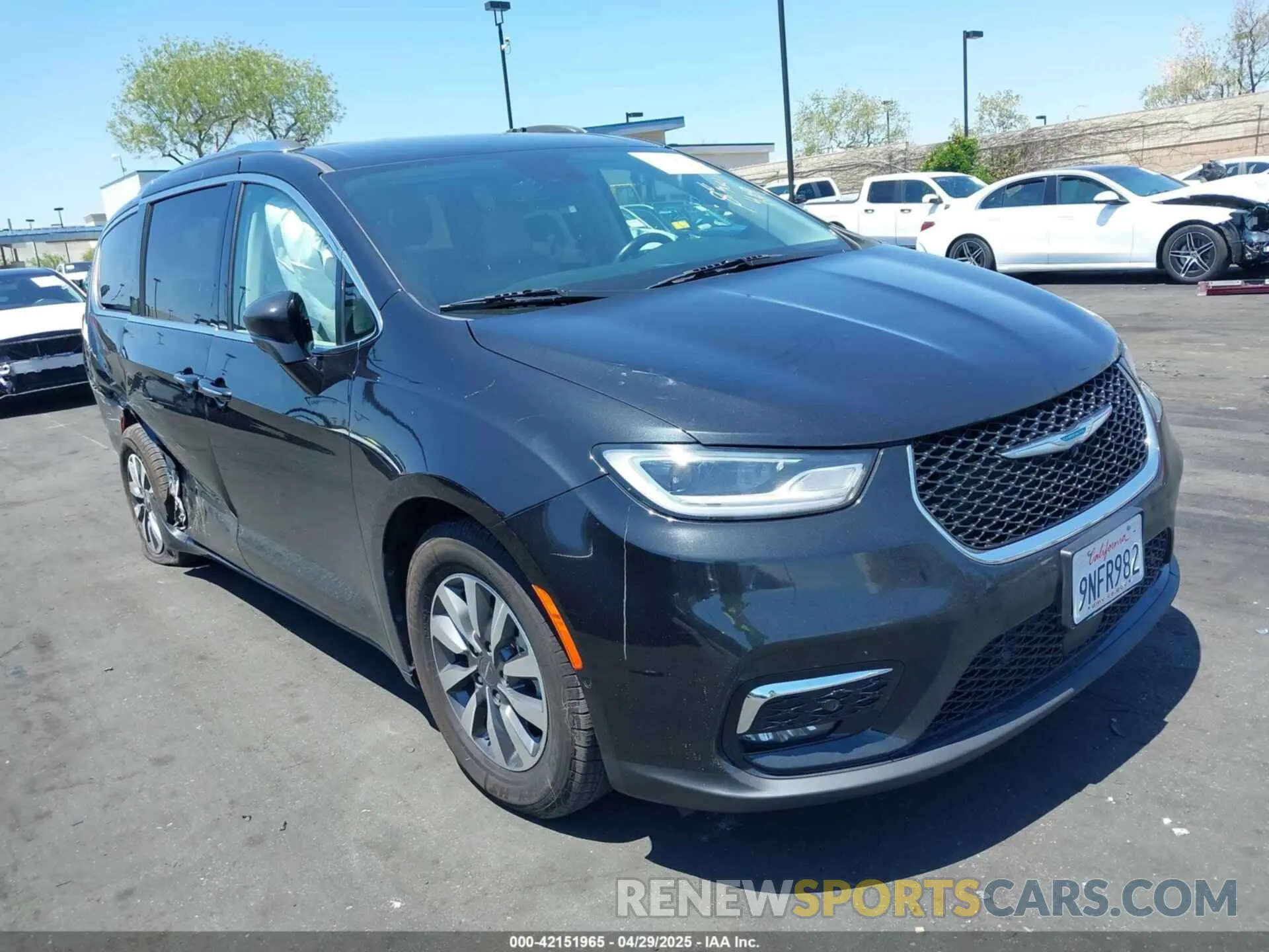 1 Фотография поврежденного автомобиля 2C4RC1L71MR599631 CHRYSLER PACIFICA HYBRID 2021