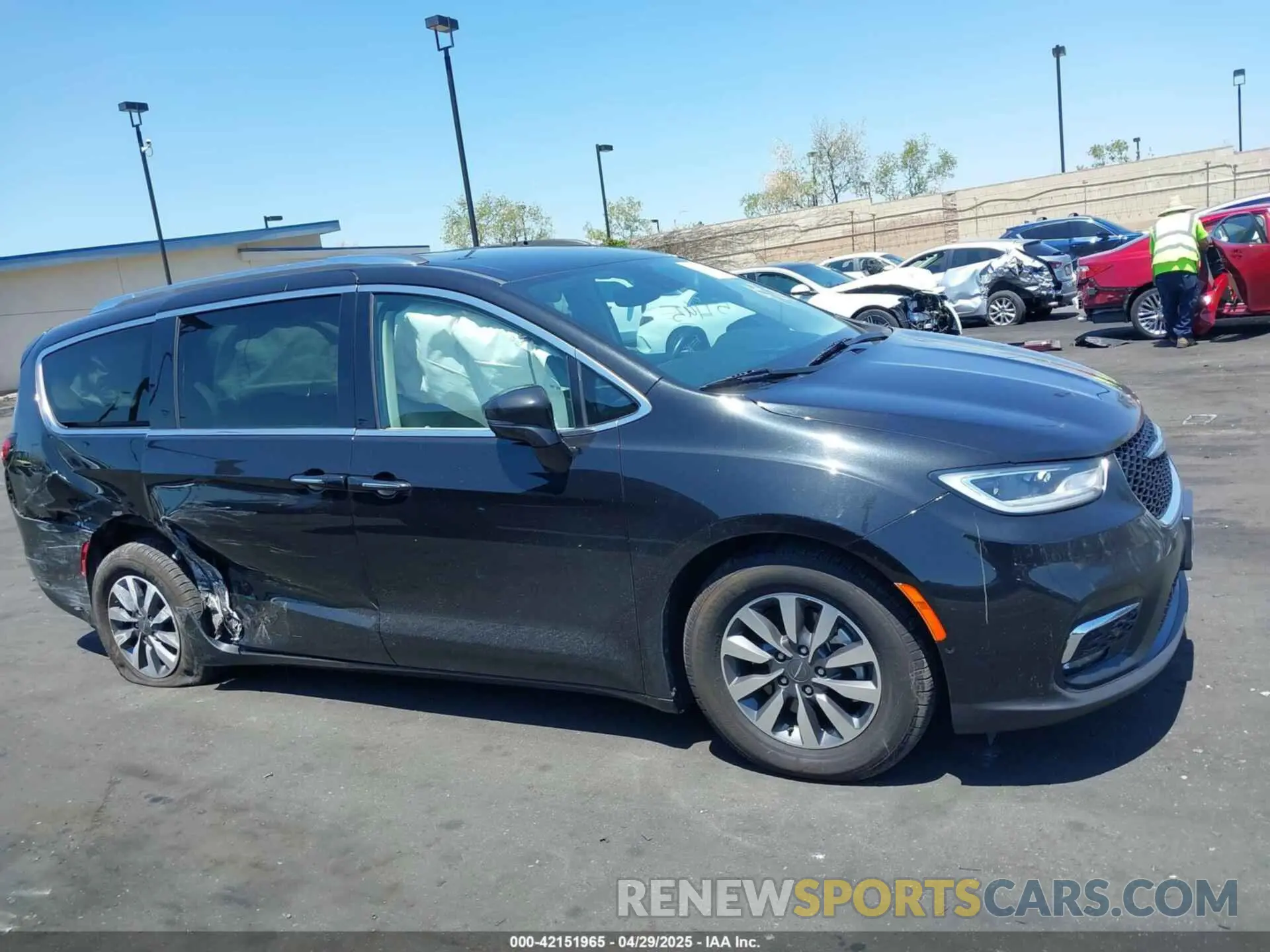 13 Фотография поврежденного автомобиля 2C4RC1L71MR599631 CHRYSLER PACIFICA HYBRID 2021
