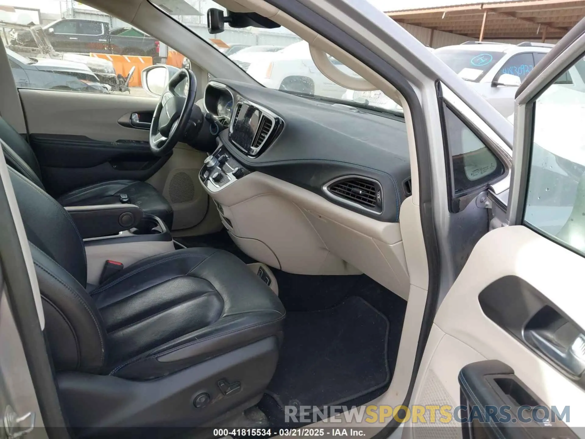 5 Photograph of a damaged car 2C4RC1L77MR594062 CHRYSLER PACIFICA HYBRID 2021