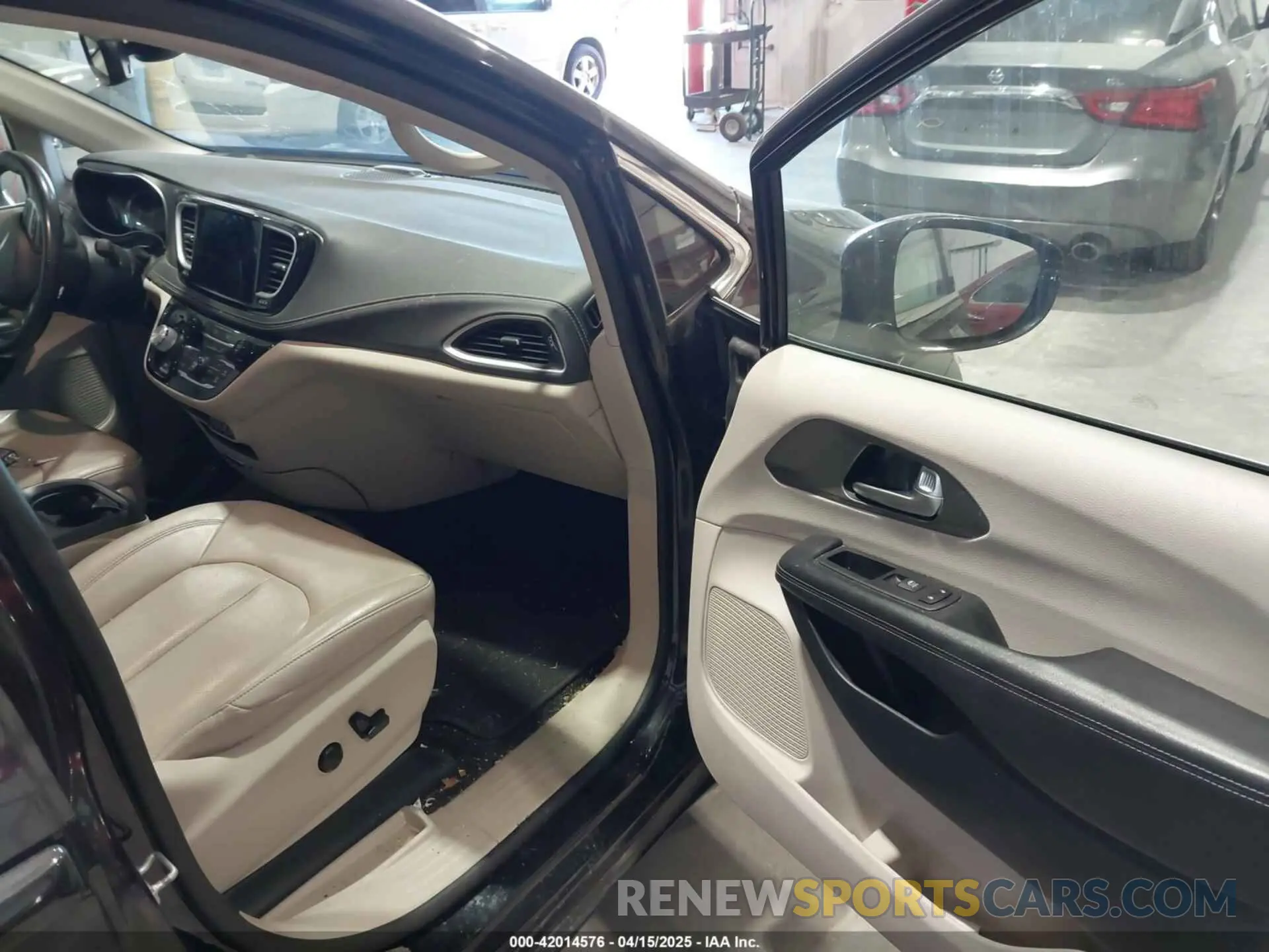5 Photograph of a damaged car 2C4RC1L78MR578341 CHRYSLER PACIFICA HYBRID 2021