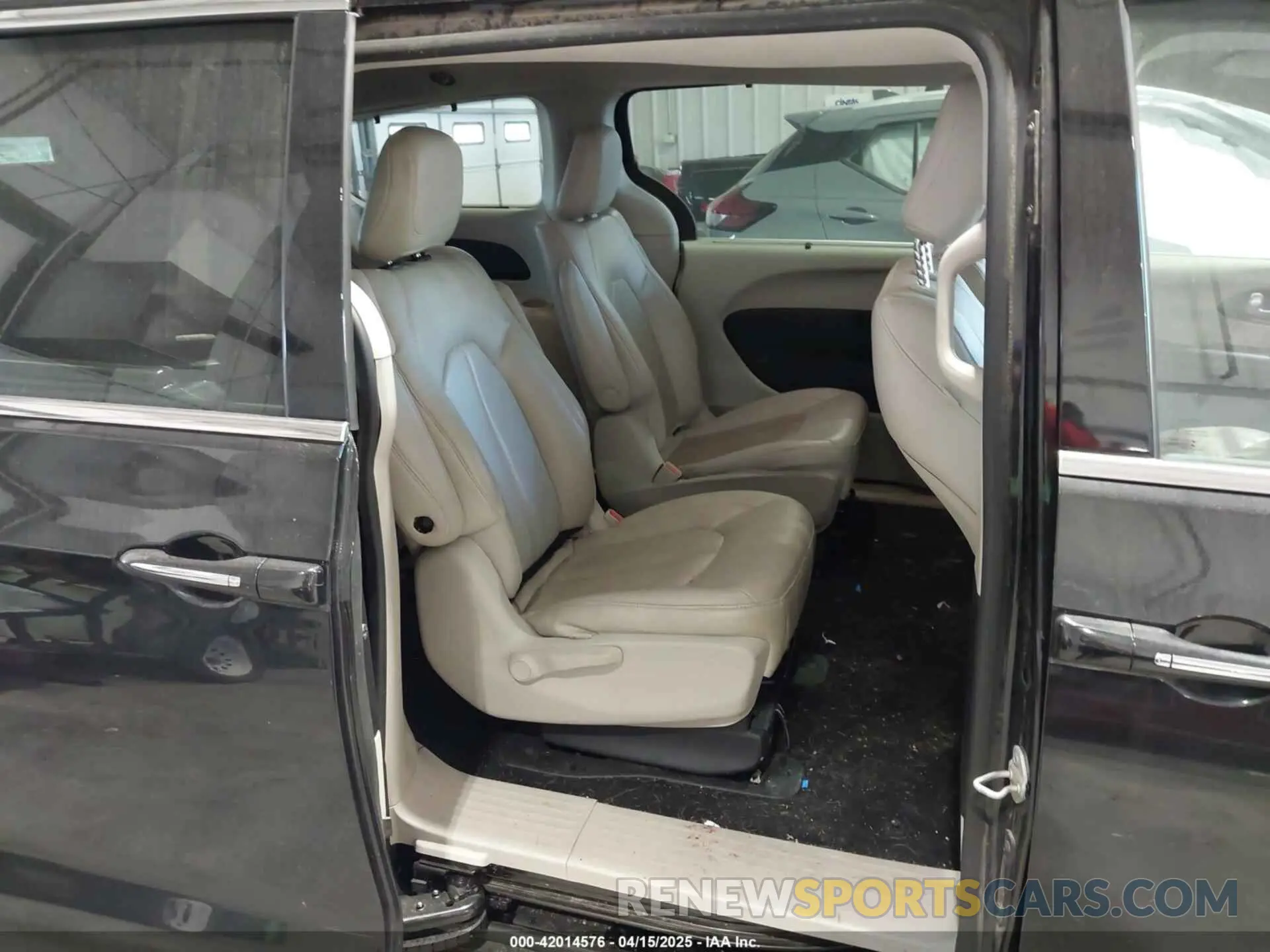 8 Photograph of a damaged car 2C4RC1L78MR578341 CHRYSLER PACIFICA HYBRID 2021