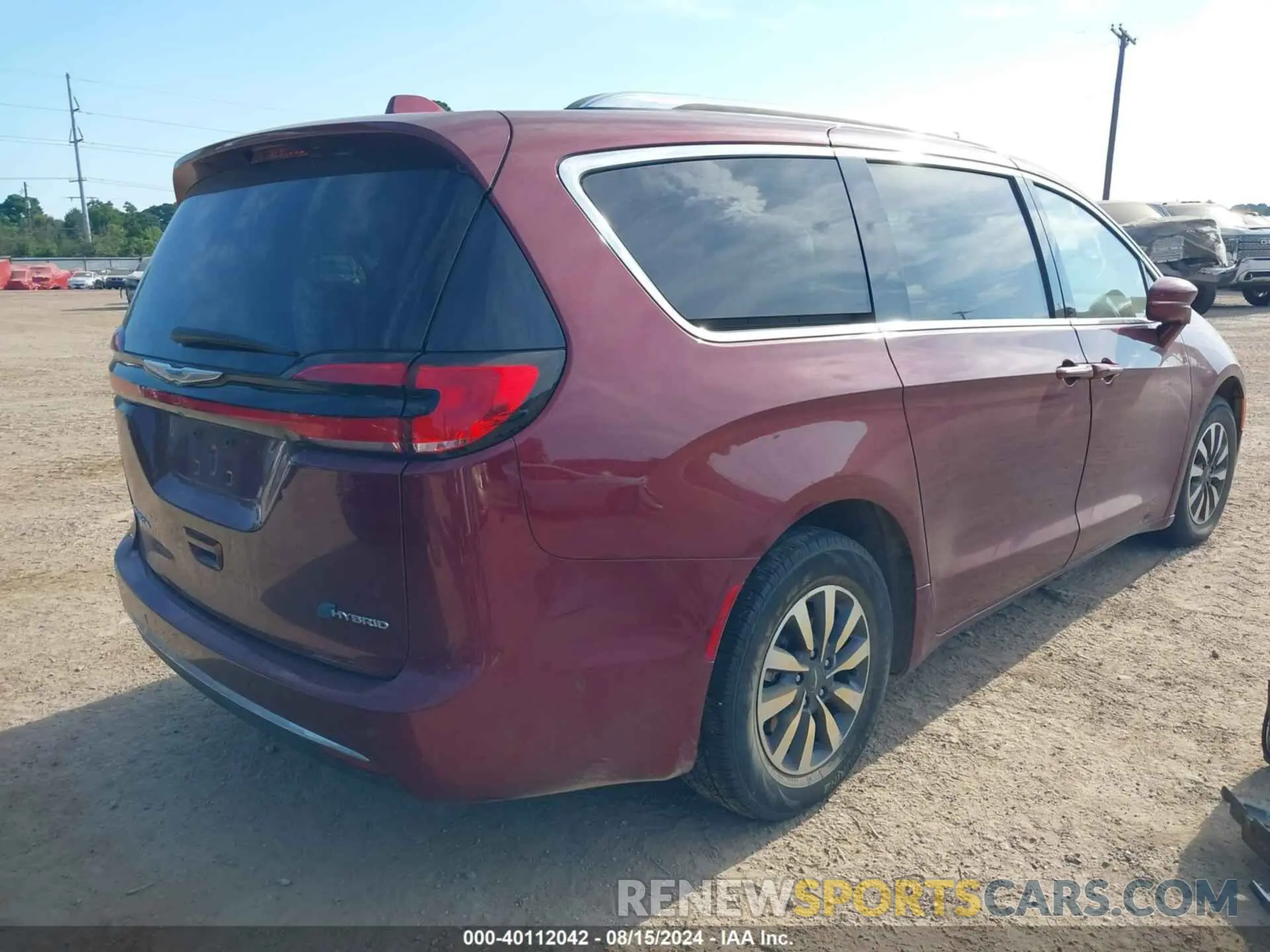 4 Photograph of a damaged car 2C4RC1L78MR603108 CHRYSLER PACIFICA HYBRID 2021