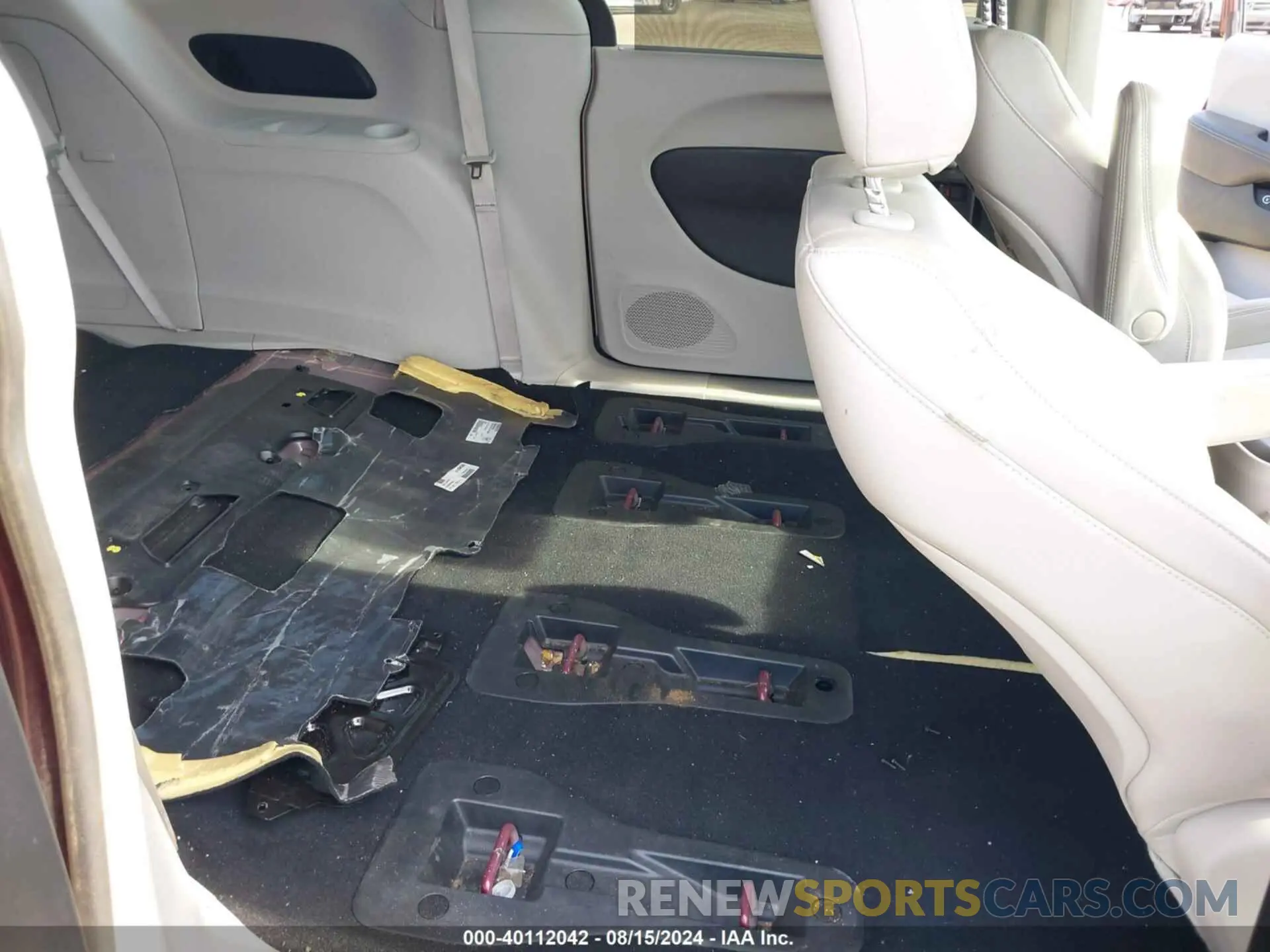 8 Photograph of a damaged car 2C4RC1L78MR603108 CHRYSLER PACIFICA HYBRID 2021