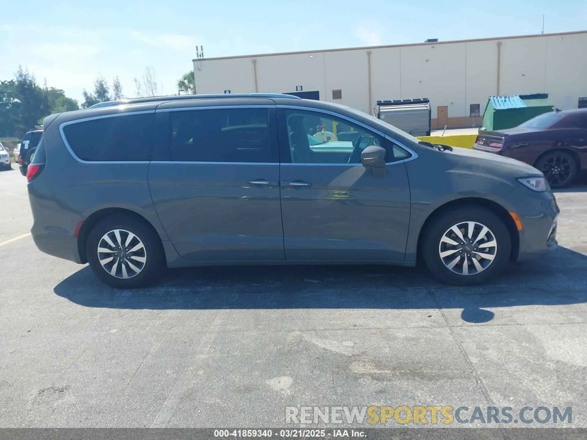 13 Photograph of a damaged car 2C4RC1L7XMR586201 CHRYSLER PACIFICA HYBRID 2021