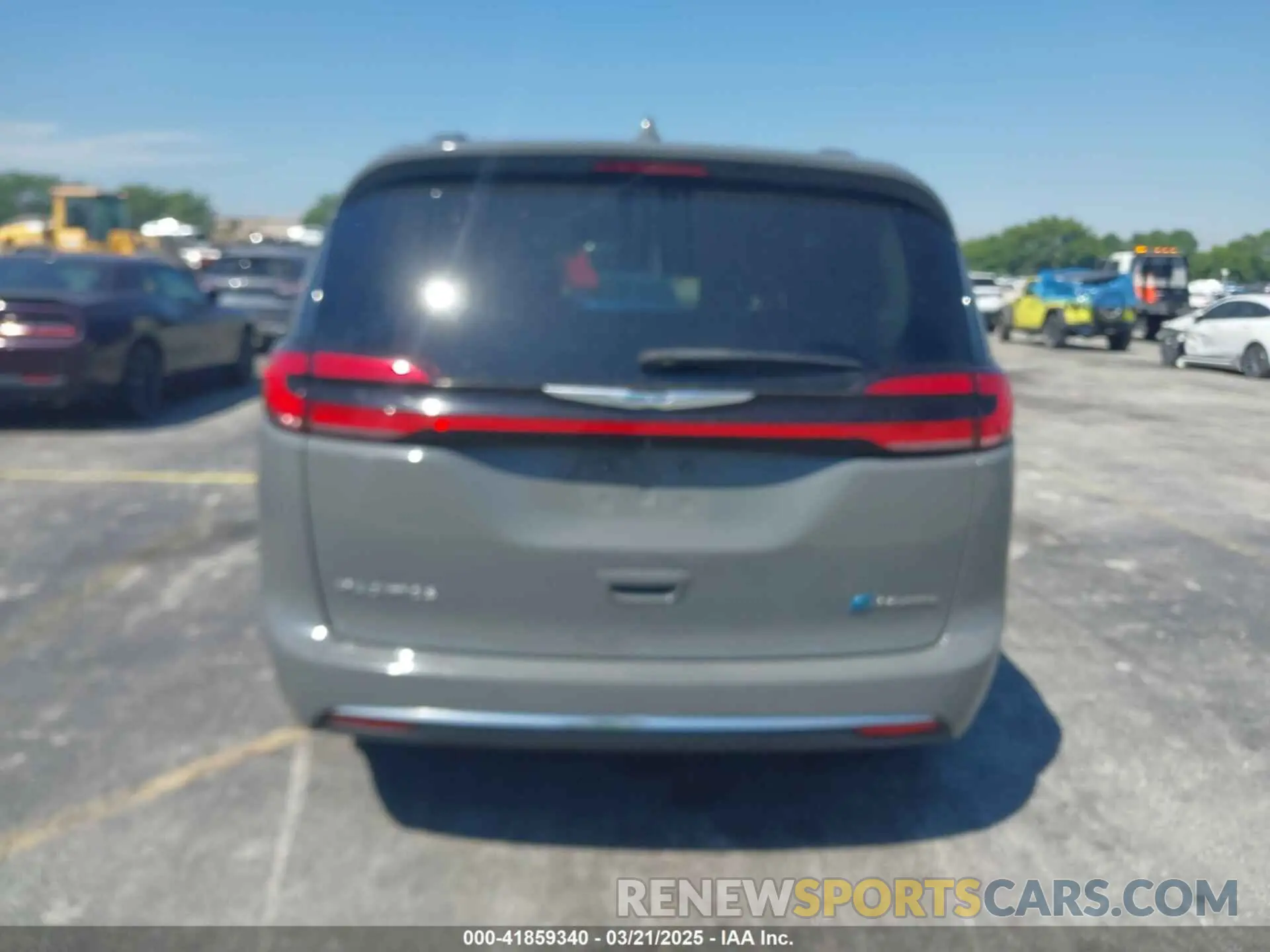 16 Photograph of a damaged car 2C4RC1L7XMR586201 CHRYSLER PACIFICA HYBRID 2021