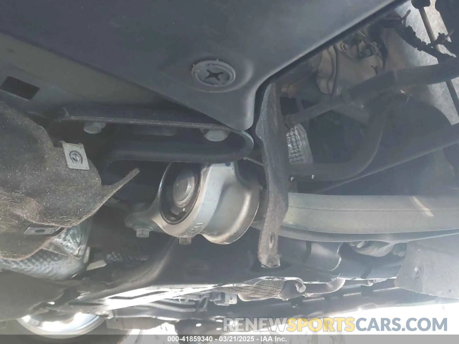 17 Photograph of a damaged car 2C4RC1L7XMR586201 CHRYSLER PACIFICA HYBRID 2021