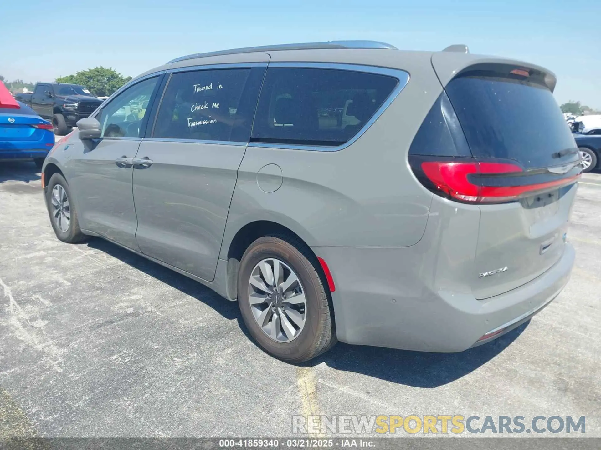 3 Photograph of a damaged car 2C4RC1L7XMR586201 CHRYSLER PACIFICA HYBRID 2021